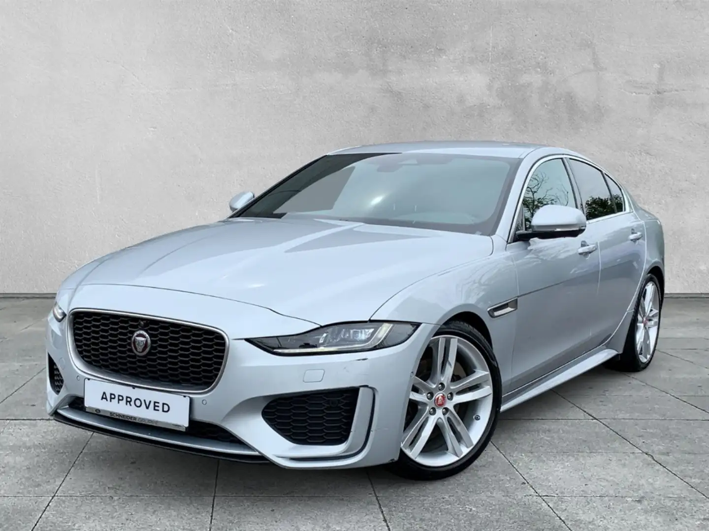 Jaguar XE D200 R-DYNAMIC SE MATRIX-LED+LMF+NAV+SHZG Argintiu - 1