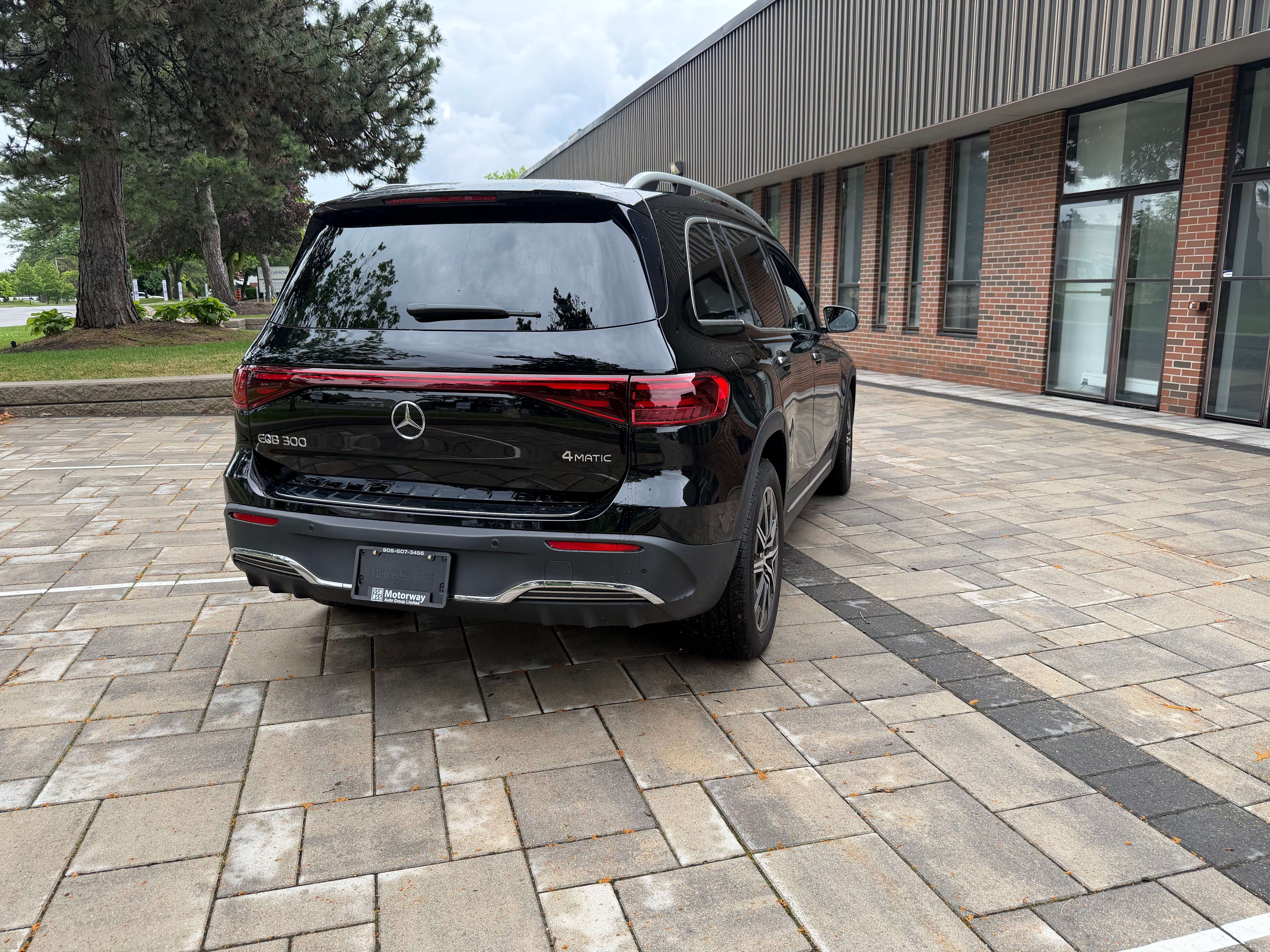 2025 Mercedes-Benz EQB Exclusive Trim/AMG Line/3rd row seating — снимка 1