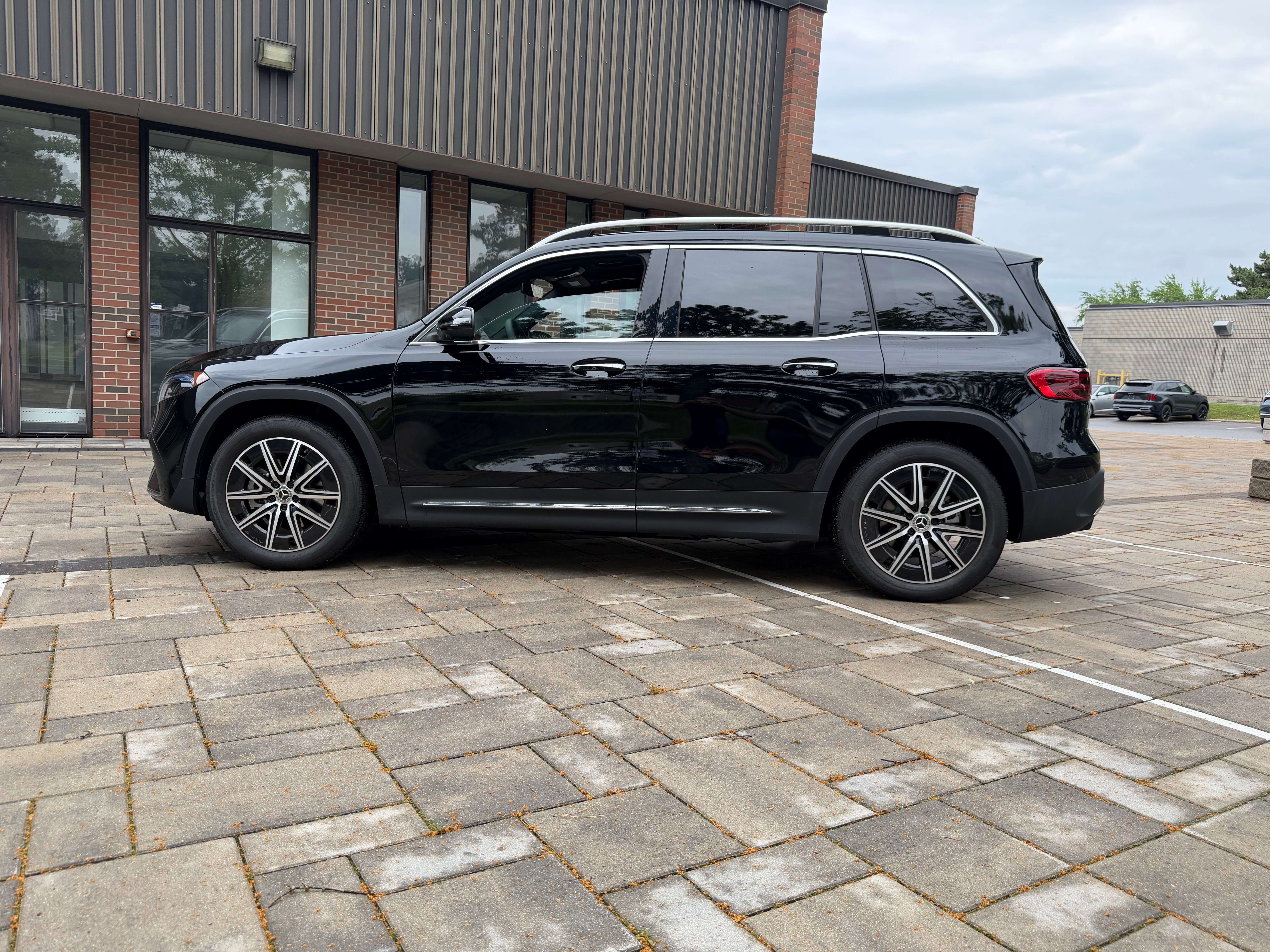 2025 Mercedes-Benz EQB Exclusive Trim/AMG Line/3rd row seating — снимка 1