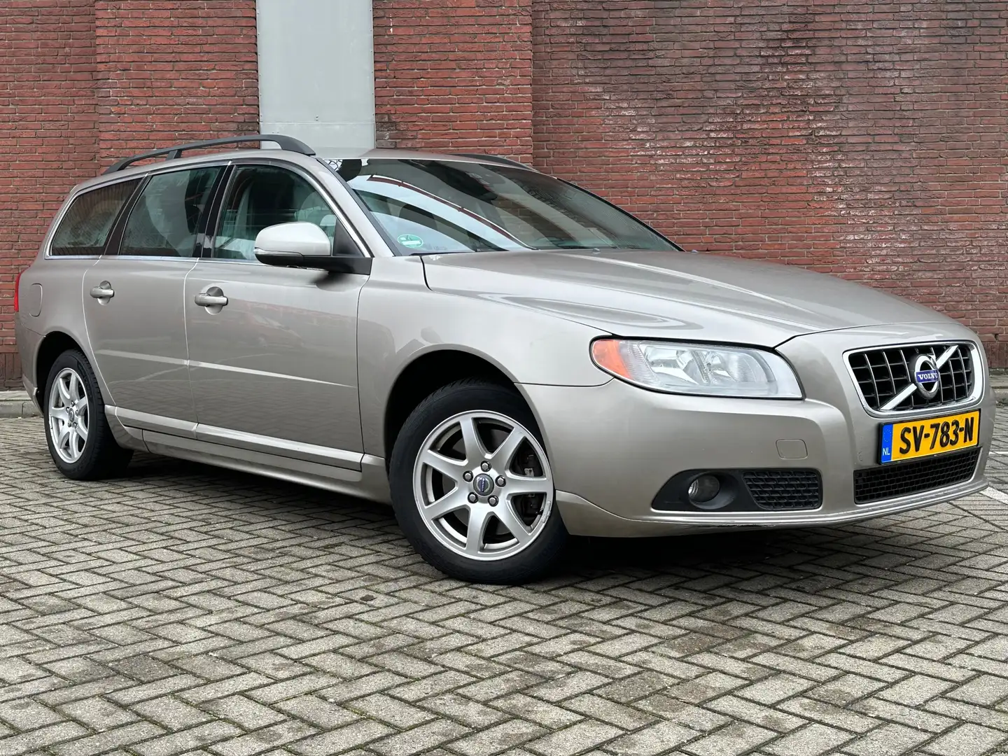 Volvo V70 2.0 D3 Summum|AUTOMAAT | 5 CIL! |CLIMA | GOED-ONDE Marrón - 2