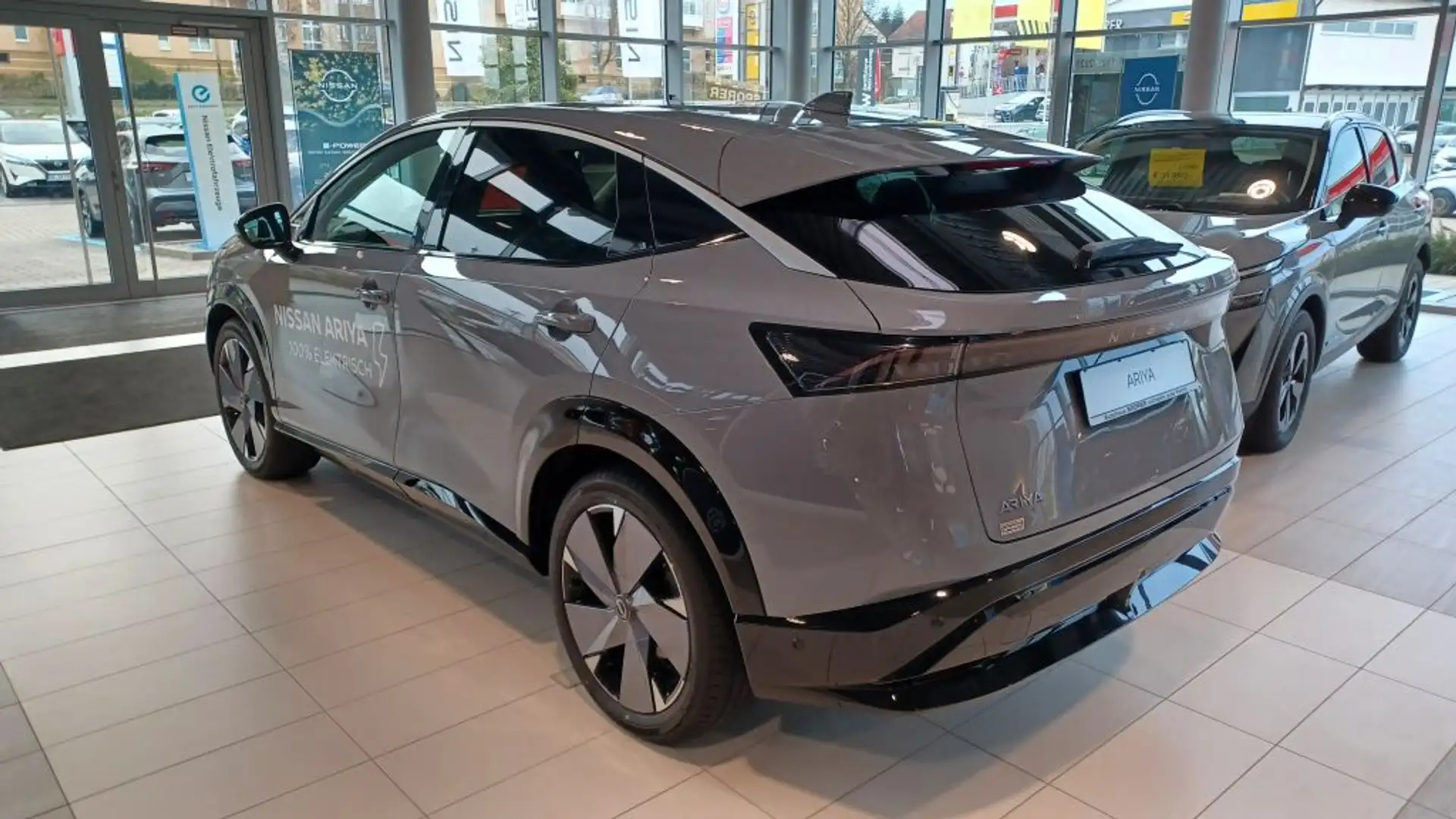 Nissan Ariya 87 kWh Evolve Pack Gris - 2