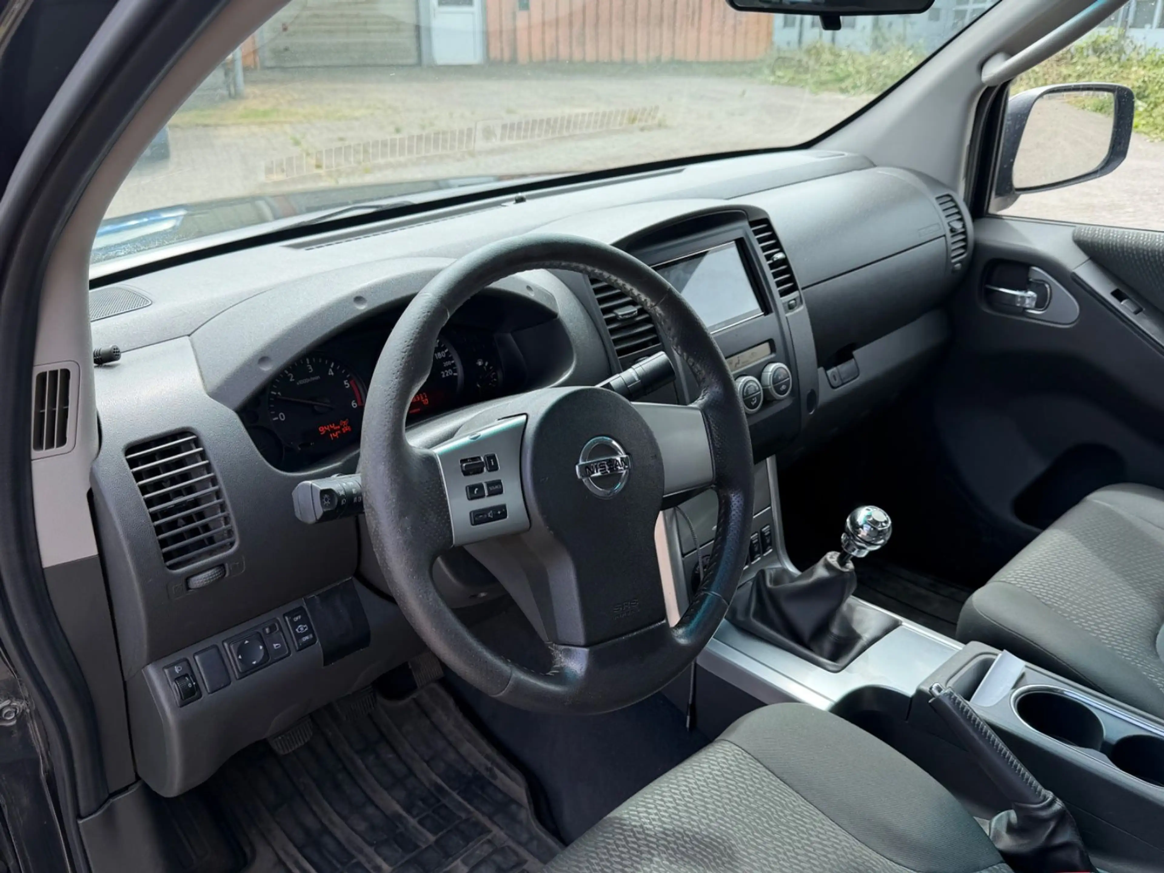 Nissan Navara Pickup King Cab SE 4X4 Klimaauto AHK SHZ — photo 12