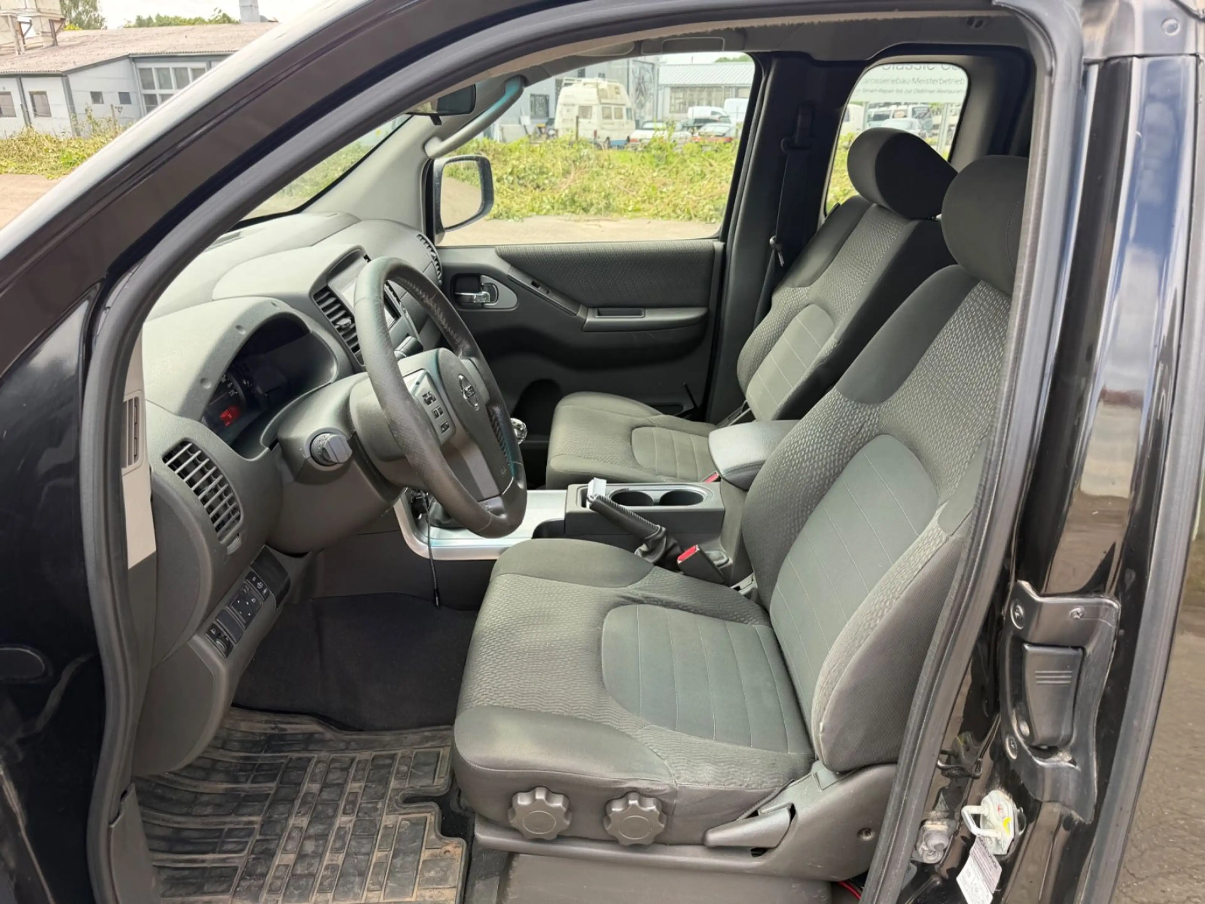 Nissan Navara Pickup King Cab SE 4X4 Klimaauto AHK SHZ — photo 11