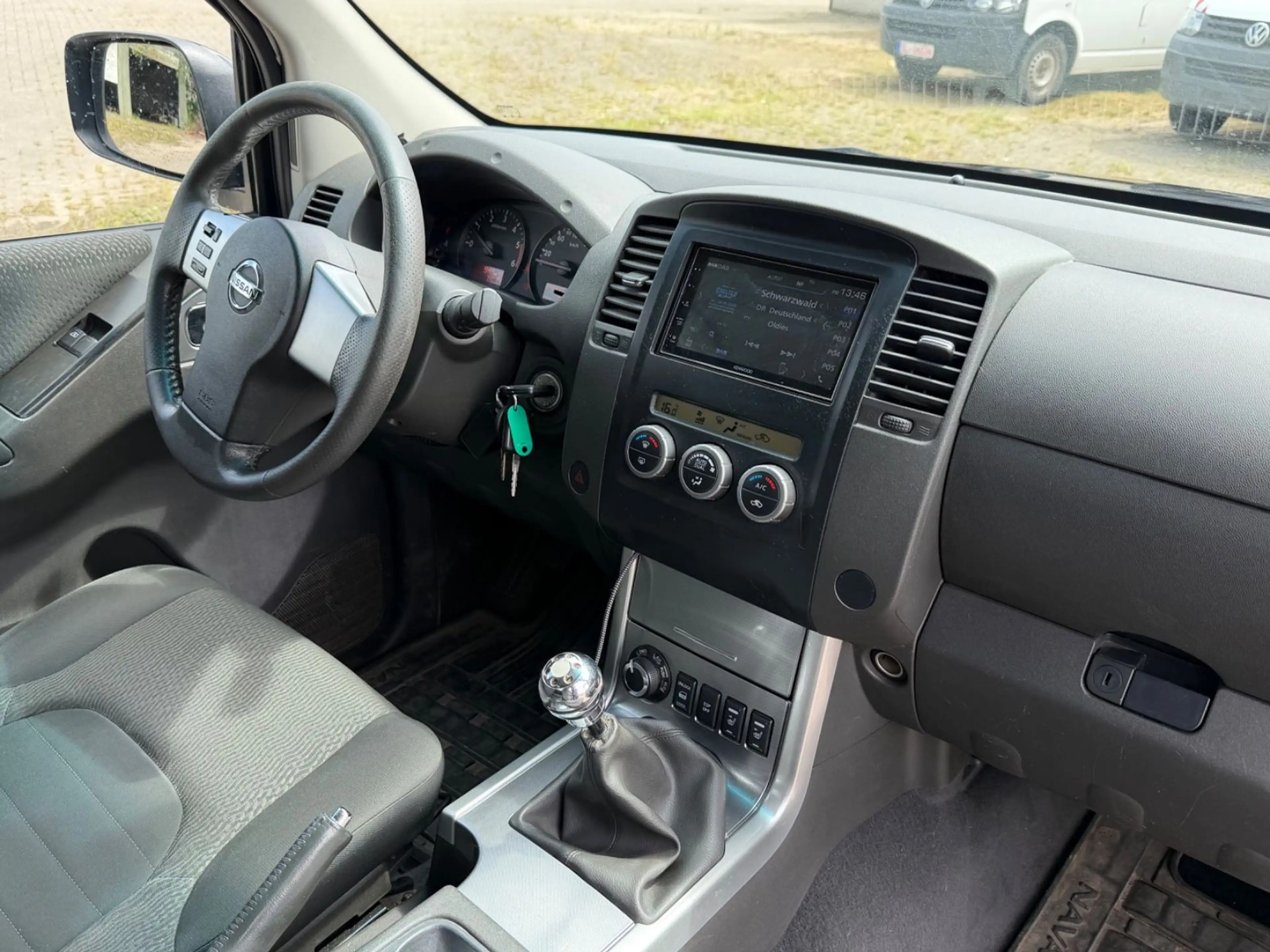 Nissan Navara Pickup King Cab SE 4X4 Klimaauto AHK SHZ — photo 14