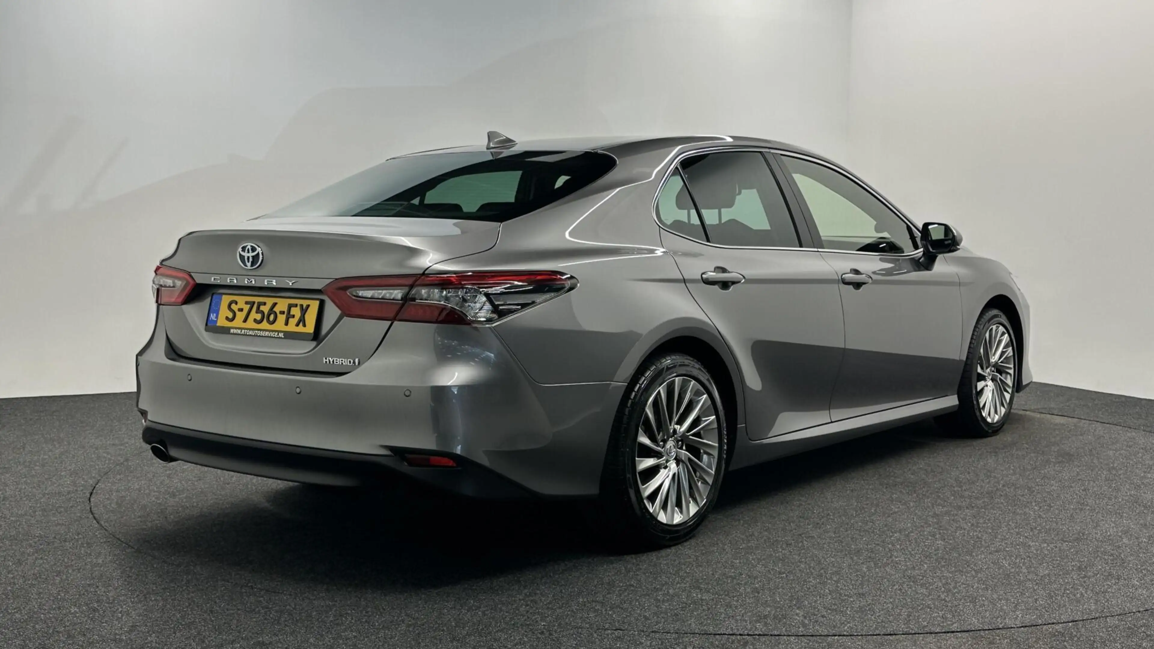 Toyota Camry 2.5 Hybrid Business Intro CAMERA CARPLAY NAVI LEER — photo 5