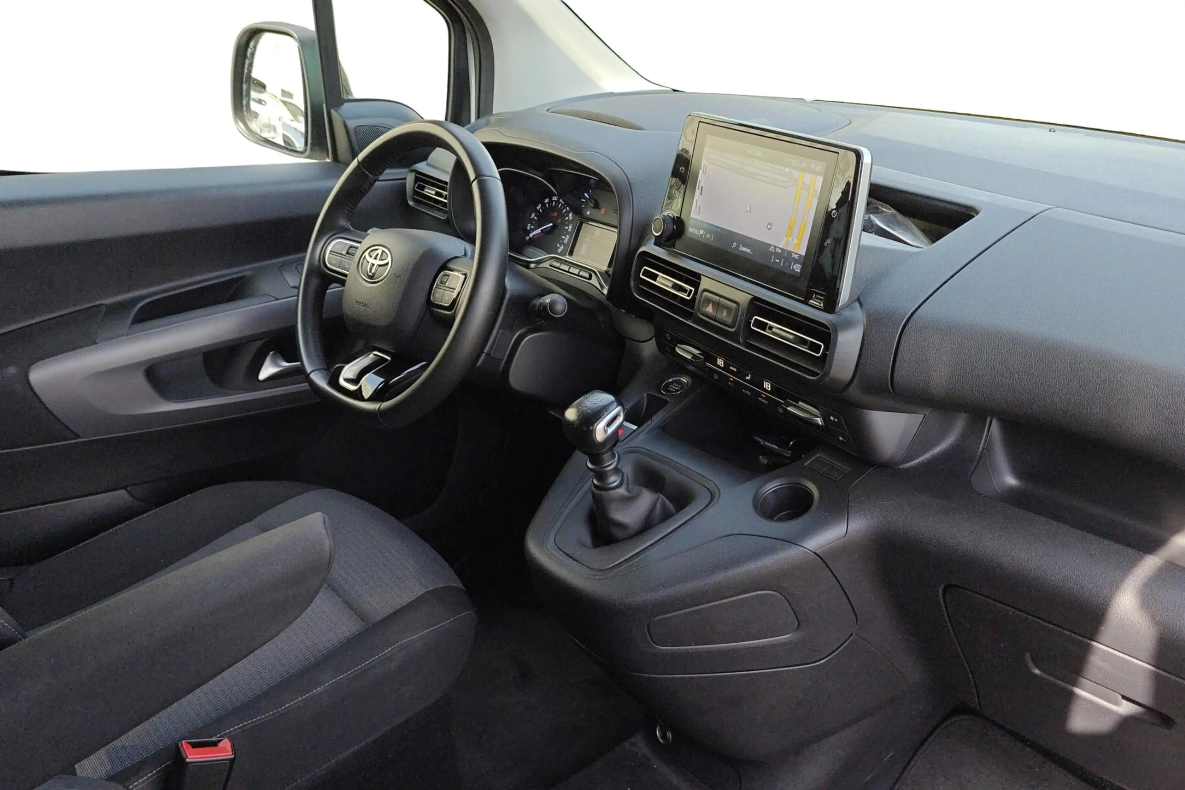 Toyota Proace City Verso 1.5D 75kW SWB Shuttle - DEMO — photo 2