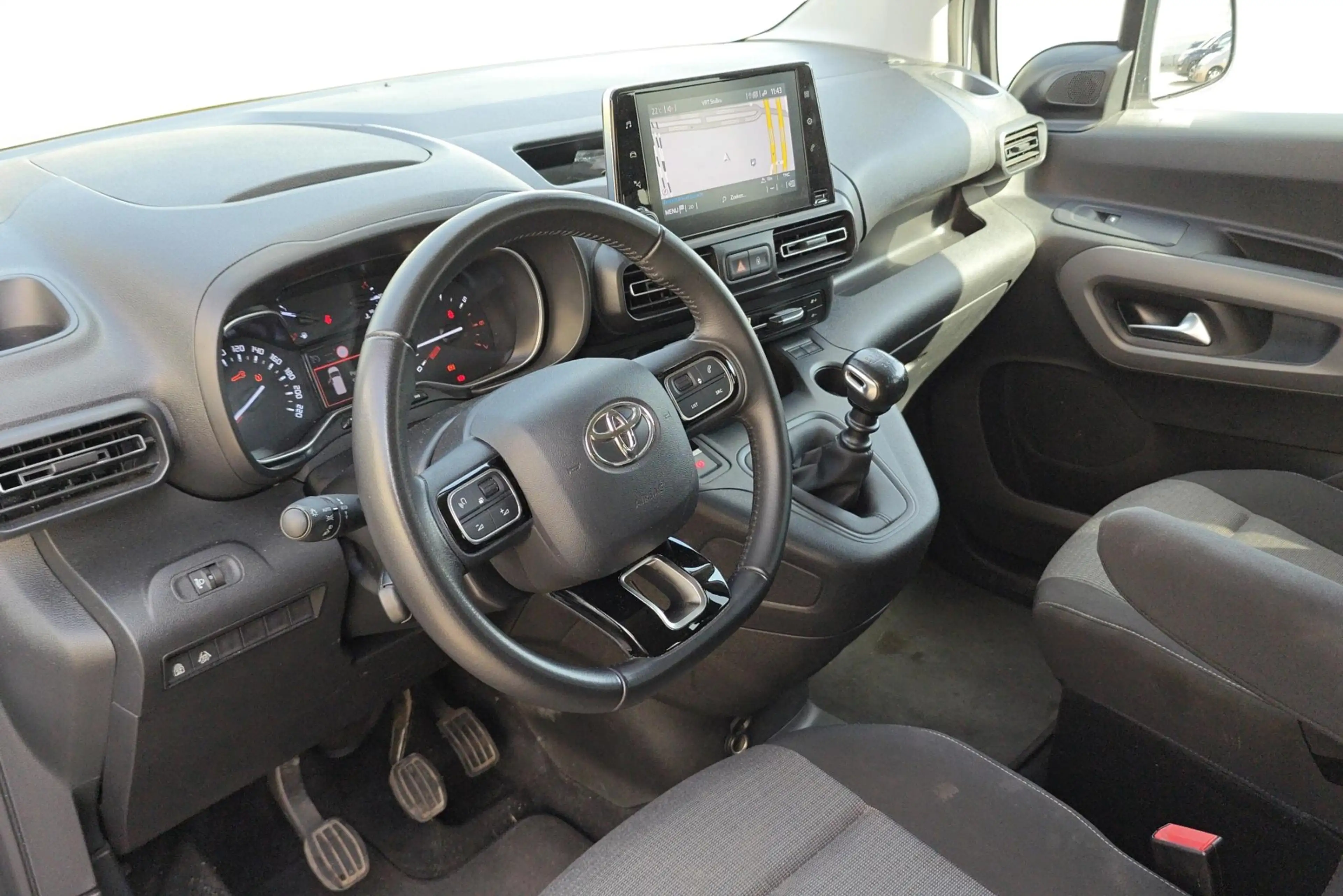 Toyota Proace City Verso 1.5D 75kW SWB Shuttle - DEMO — photo 10