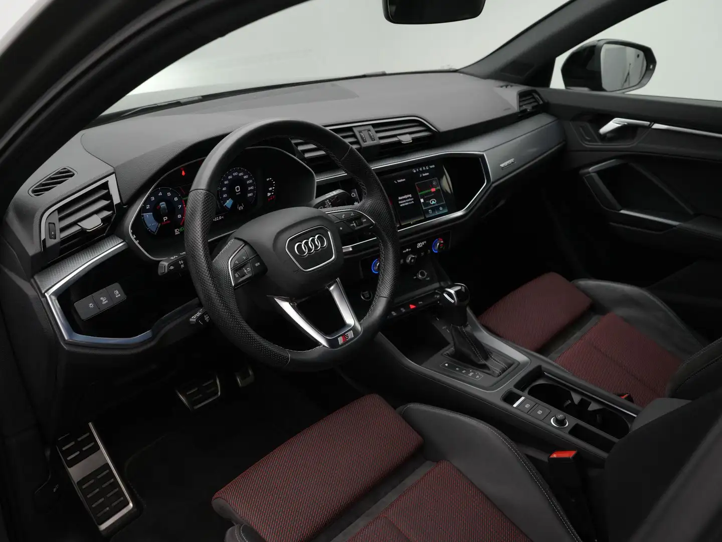 Audi Q3 Sportback 45 TFSI 245 pk S-tronic quattro S Editio Grijs - 2