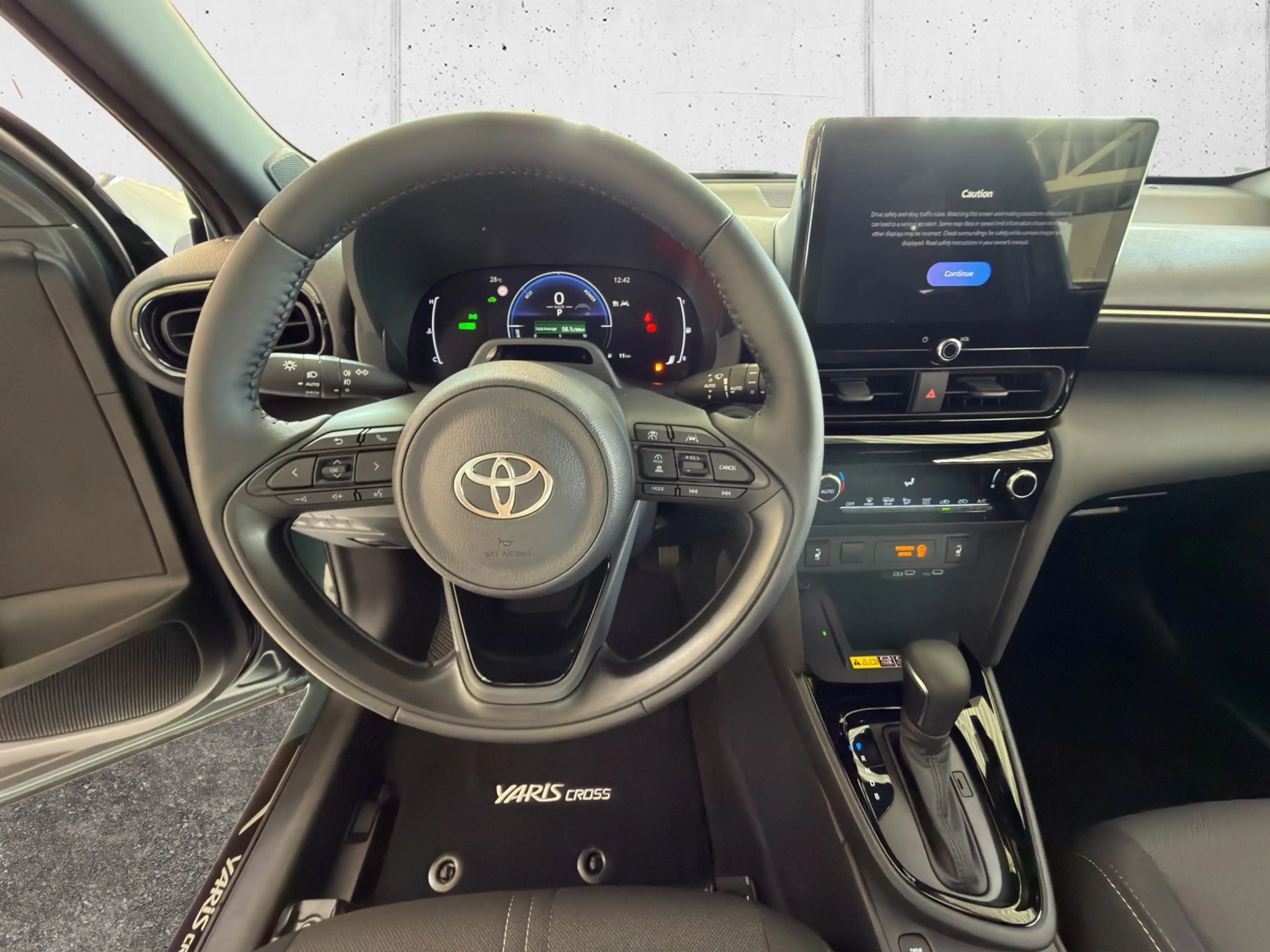 Toyota Yaris Cross HYBRID 2WD Teamplayer Technik Paket 5t. — photo 8