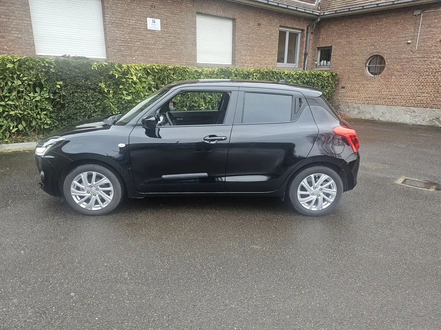 Suzuki Swift AUTOMATIQUE Swift 1.2i SHVS GL  12V Schwarz - 2