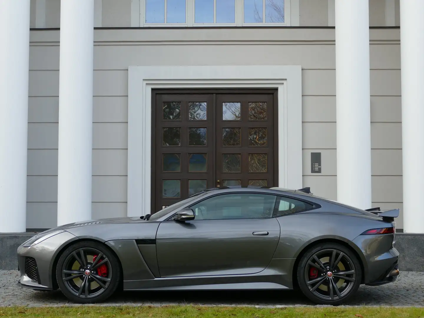 Jaguar F-Type SVR AWD MY19 Facelift (Ohne OPF)Panodach/1.Hand/DE Gris - 2