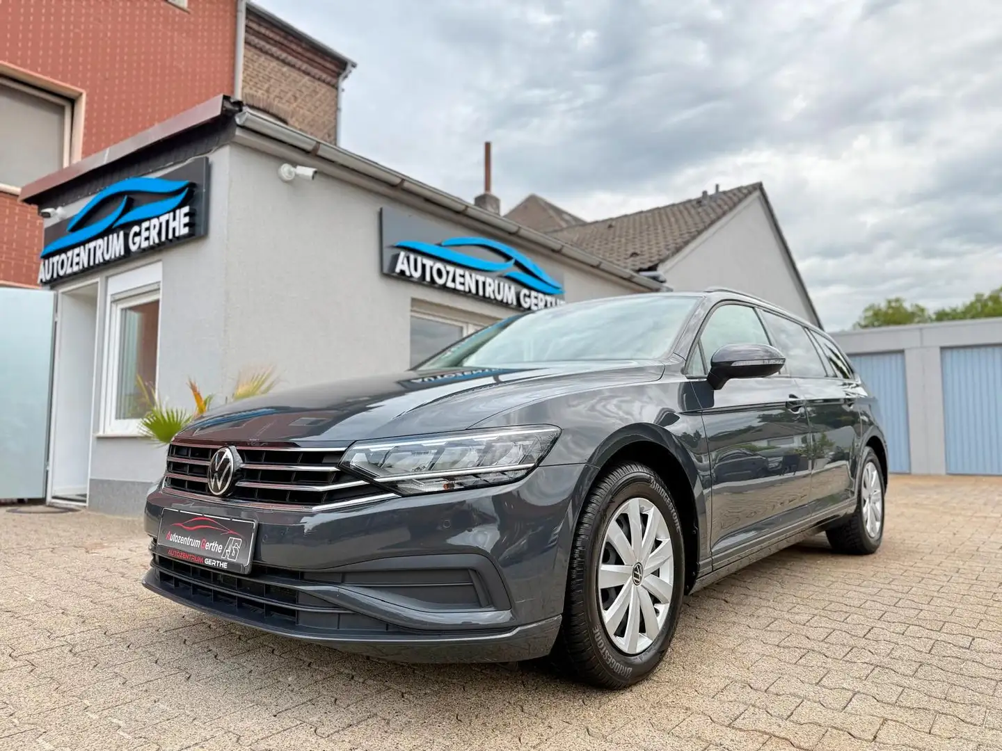 Volkswagen Passat Variant 2.0 TDI DSG *ACC*LED*Kamera*Navi* Grijs - 2
