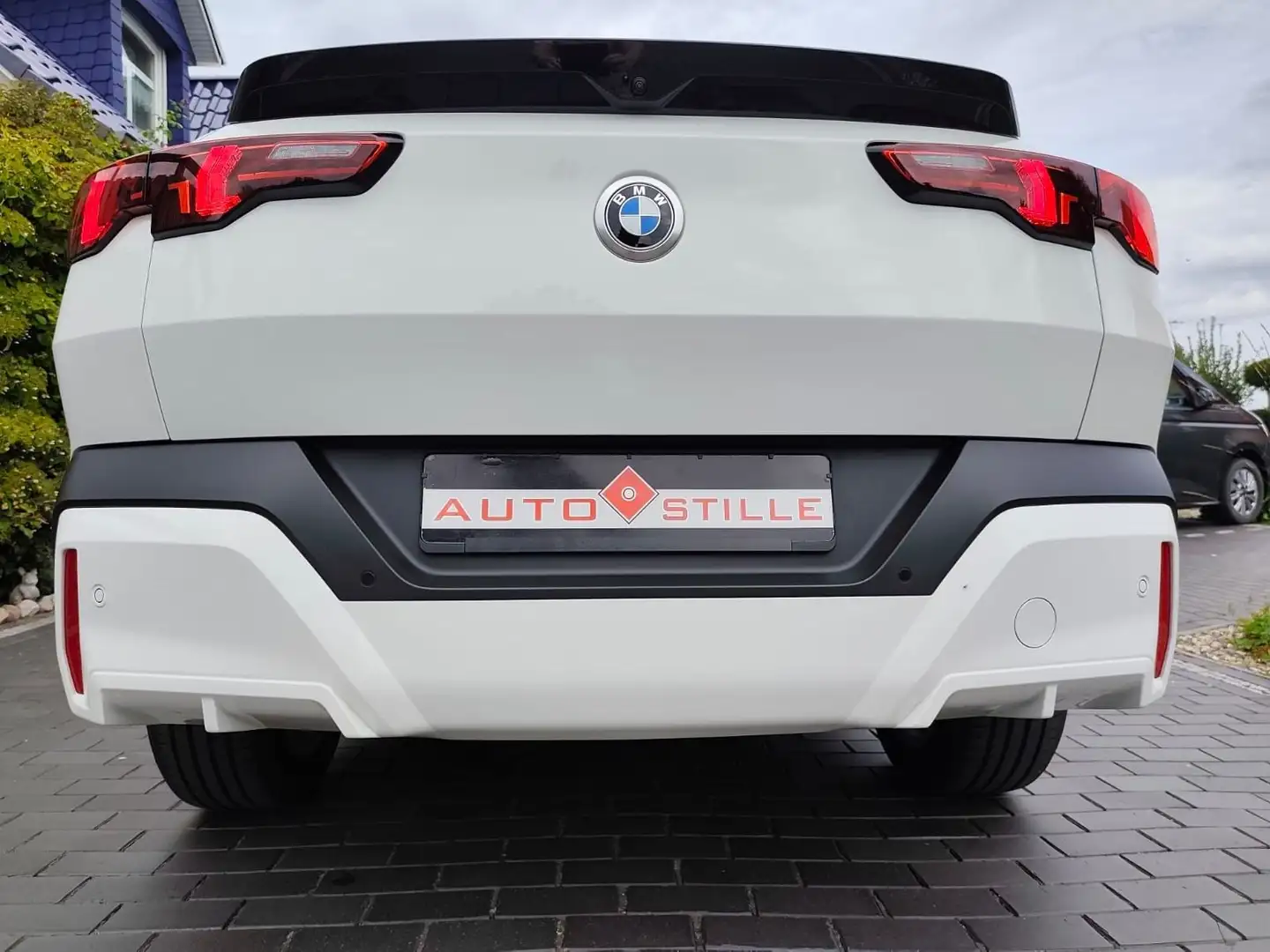 BMW X2 18 d °New Modell°Head Up°Iconic Glow°el.AHK Weiß - 1