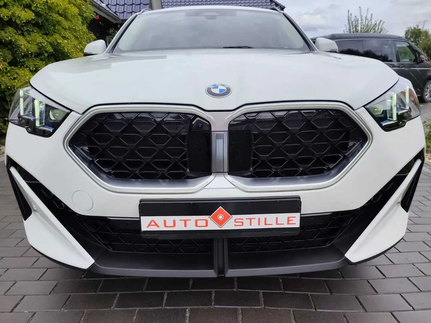 BMW X2 18 d °New Modell°Iconic Glow°el.AHK°Wie Neu Blanc - 2