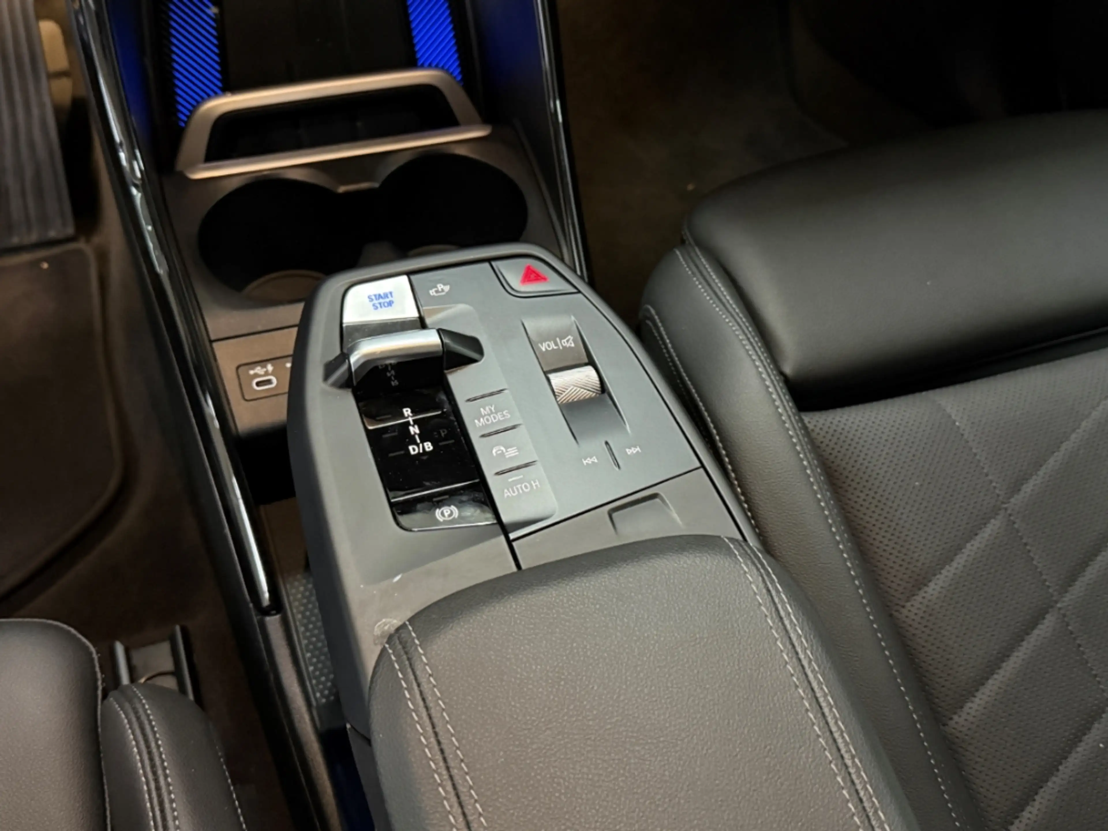 BMW iX1 xDrive 30 AD Navi Digitales Cockpit Soundsystem 36 — photo 13