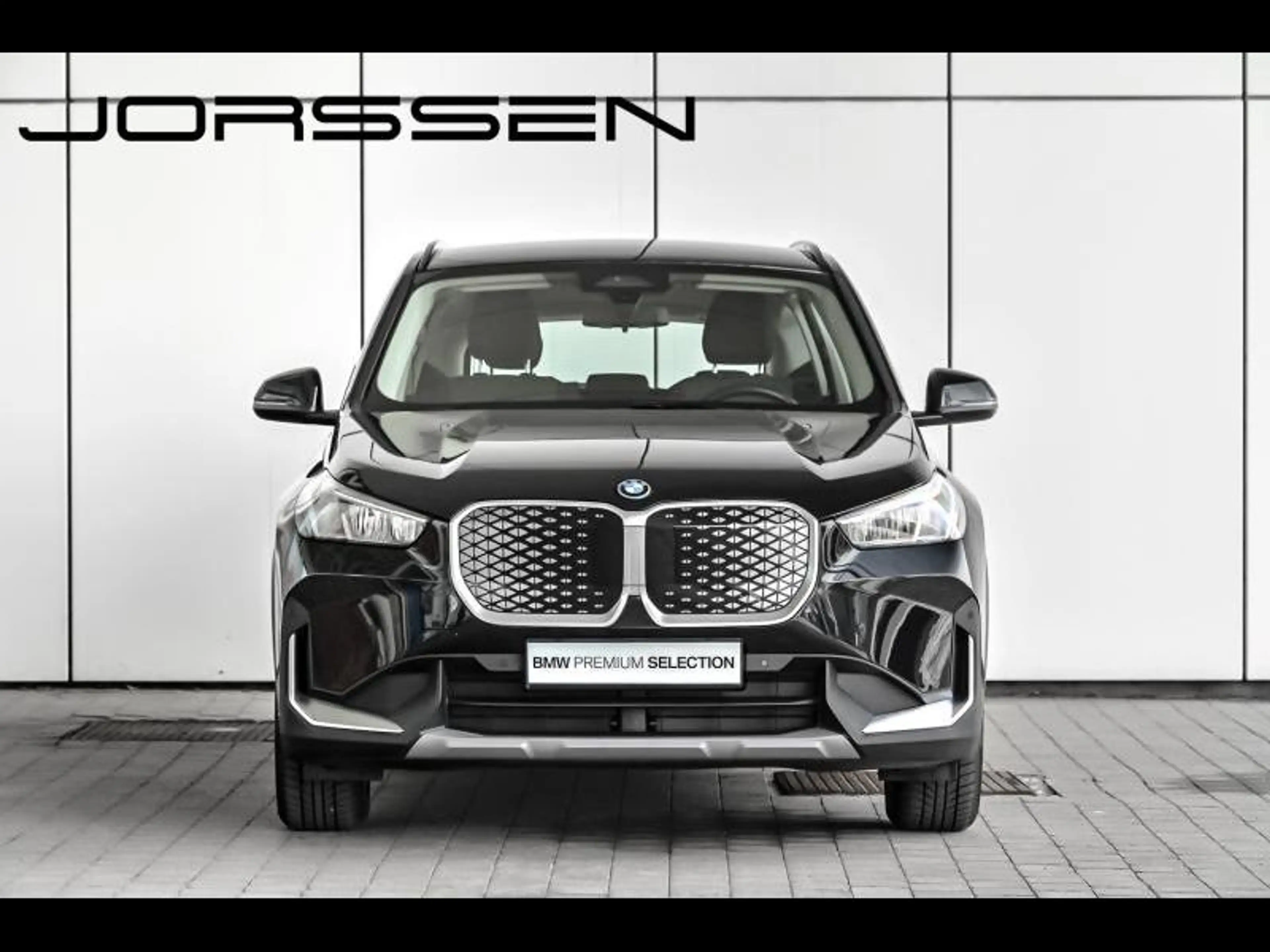 BMW iX1 eDrive20 — photo 2