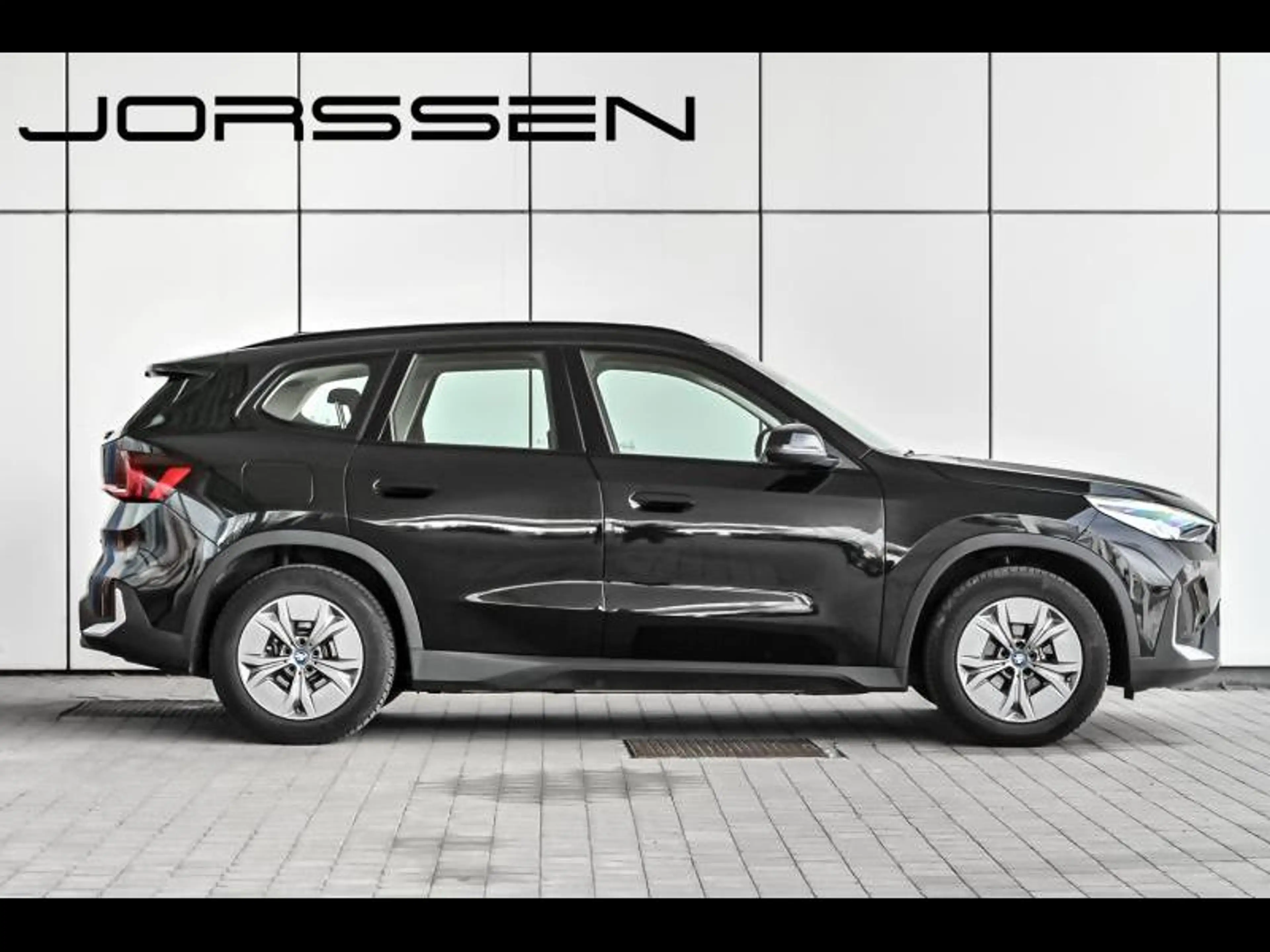BMW iX1 eDrive20 — photo 3