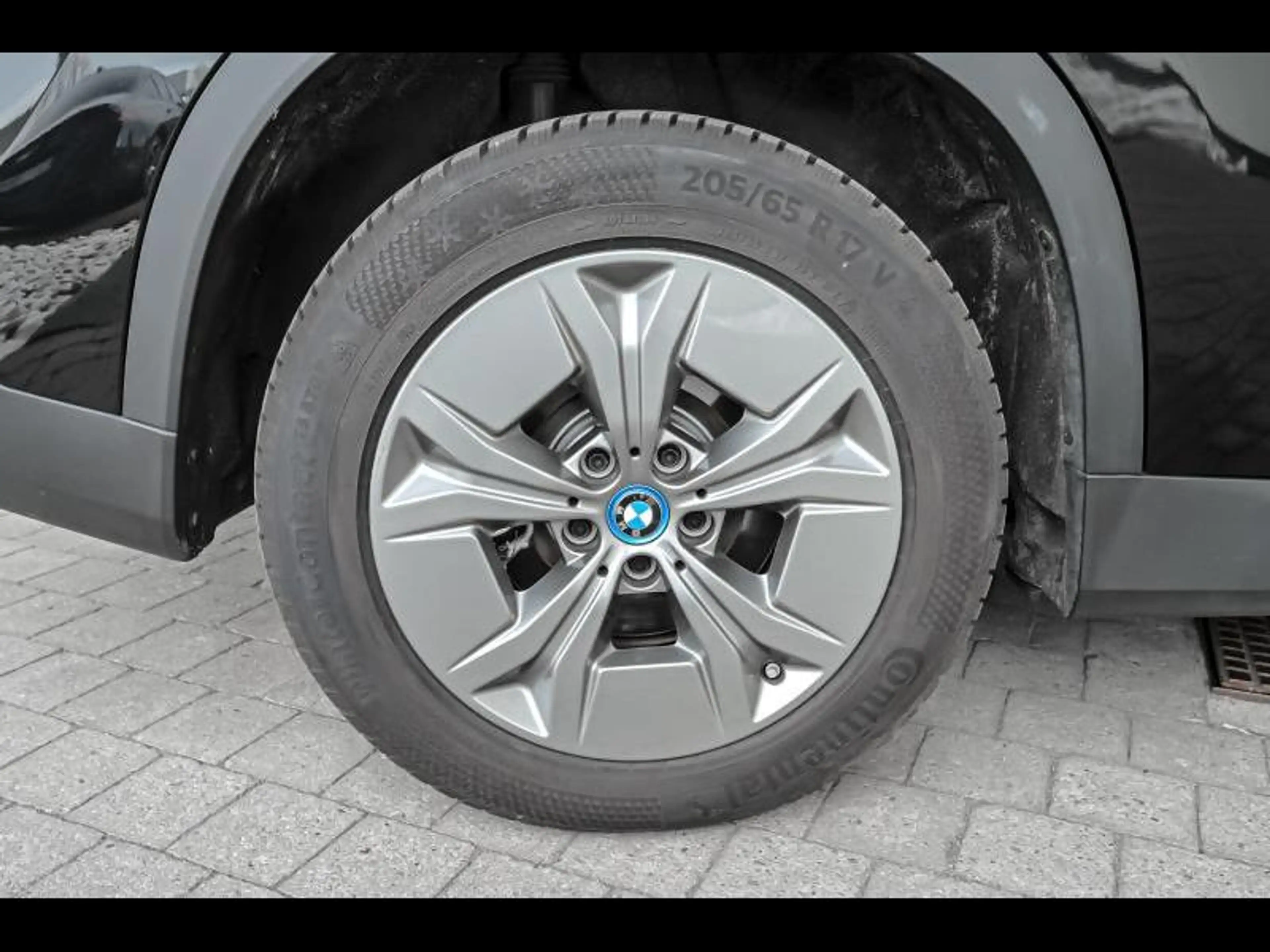 BMW iX1 eDrive20 — photo 8