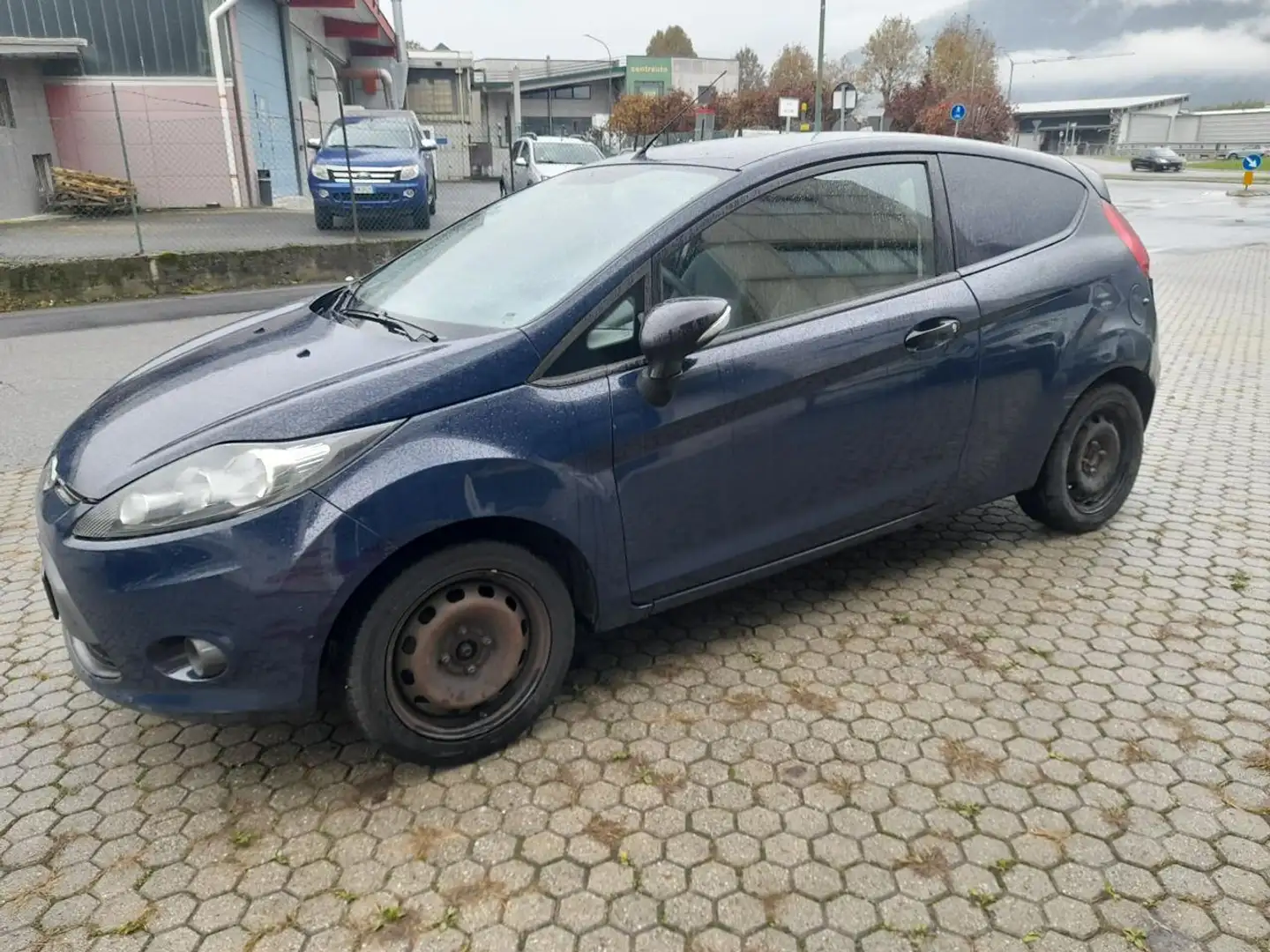 Ford Fiesta 1.4 TDCi 70CV 3 porte Van Bleu - 2