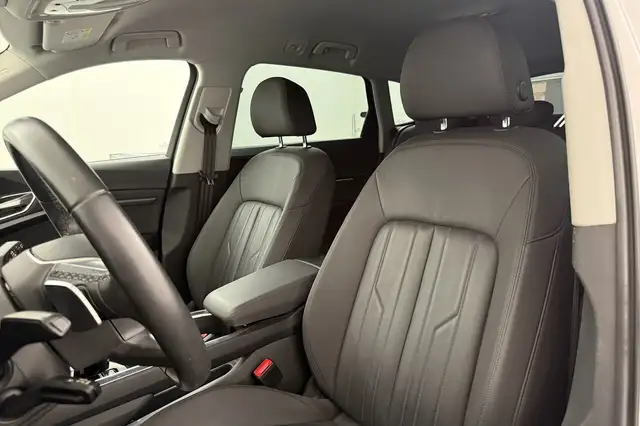Audi E-Tron view 8