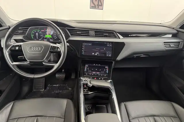Audi E-Tron view 10