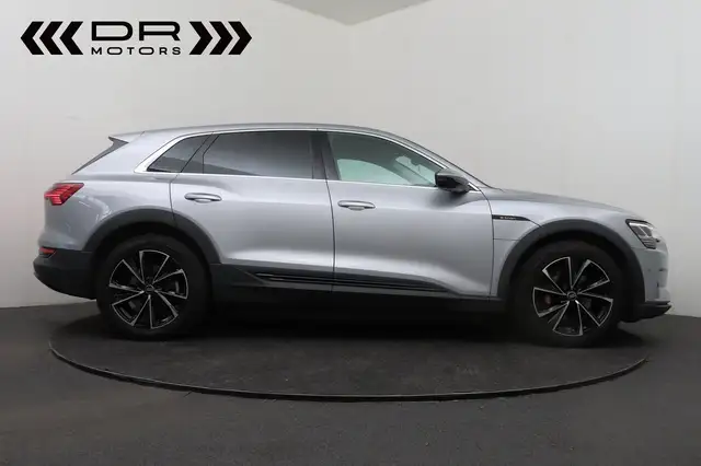 Audi E-Tron view 15