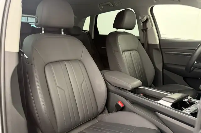 Audi E-Tron view 12