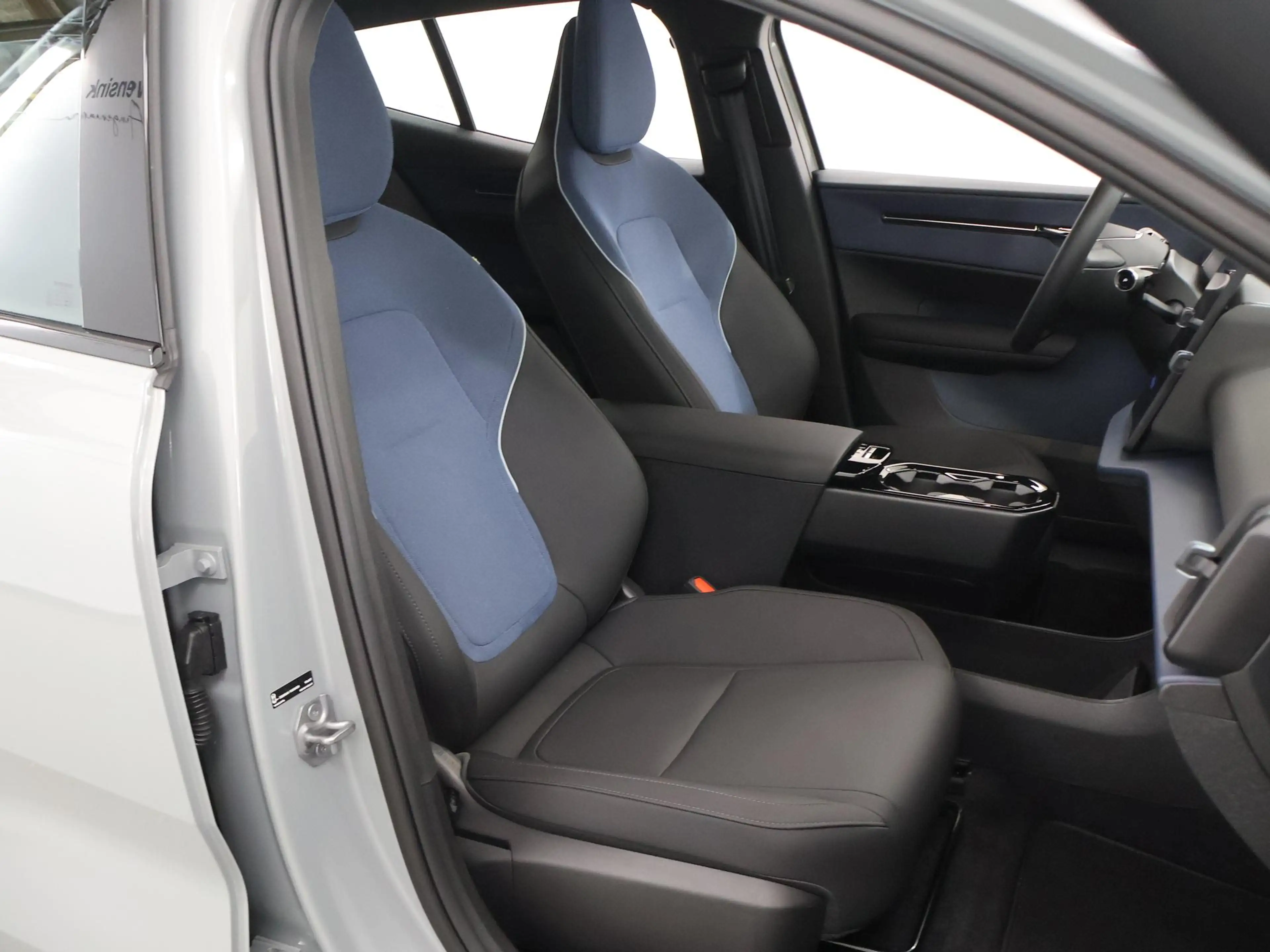 Volvo EX30 Single Motor Core 51 kWh | Navigatie | Climate Con — photo 10