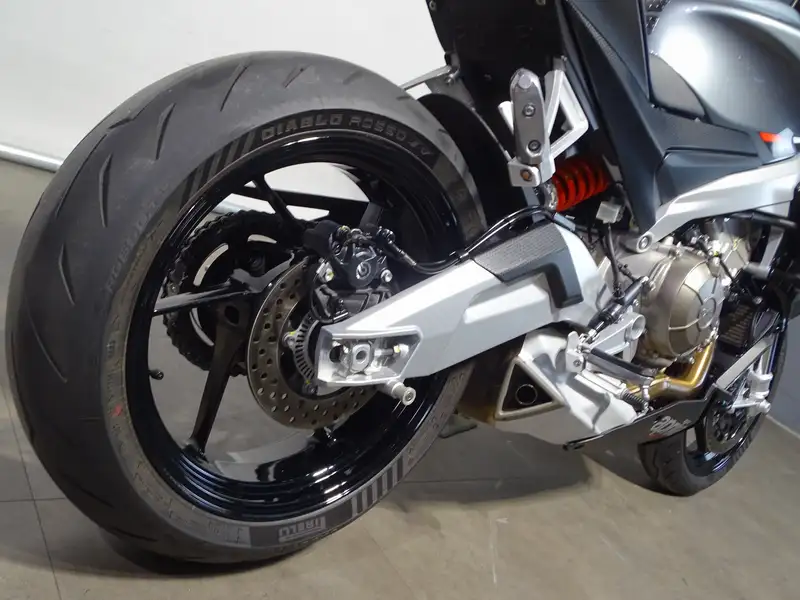 Aprilia Tuono - foto 7