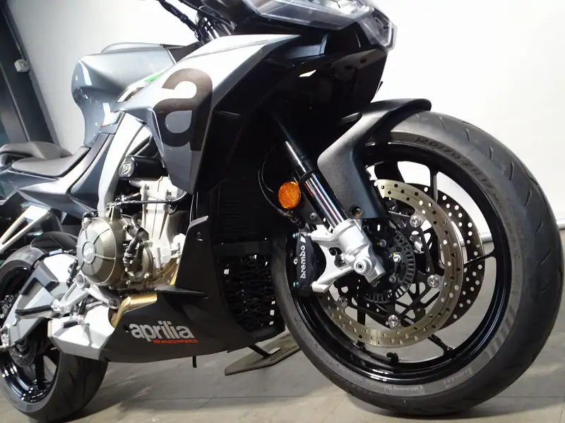 Aprilia Tuono - foto 6