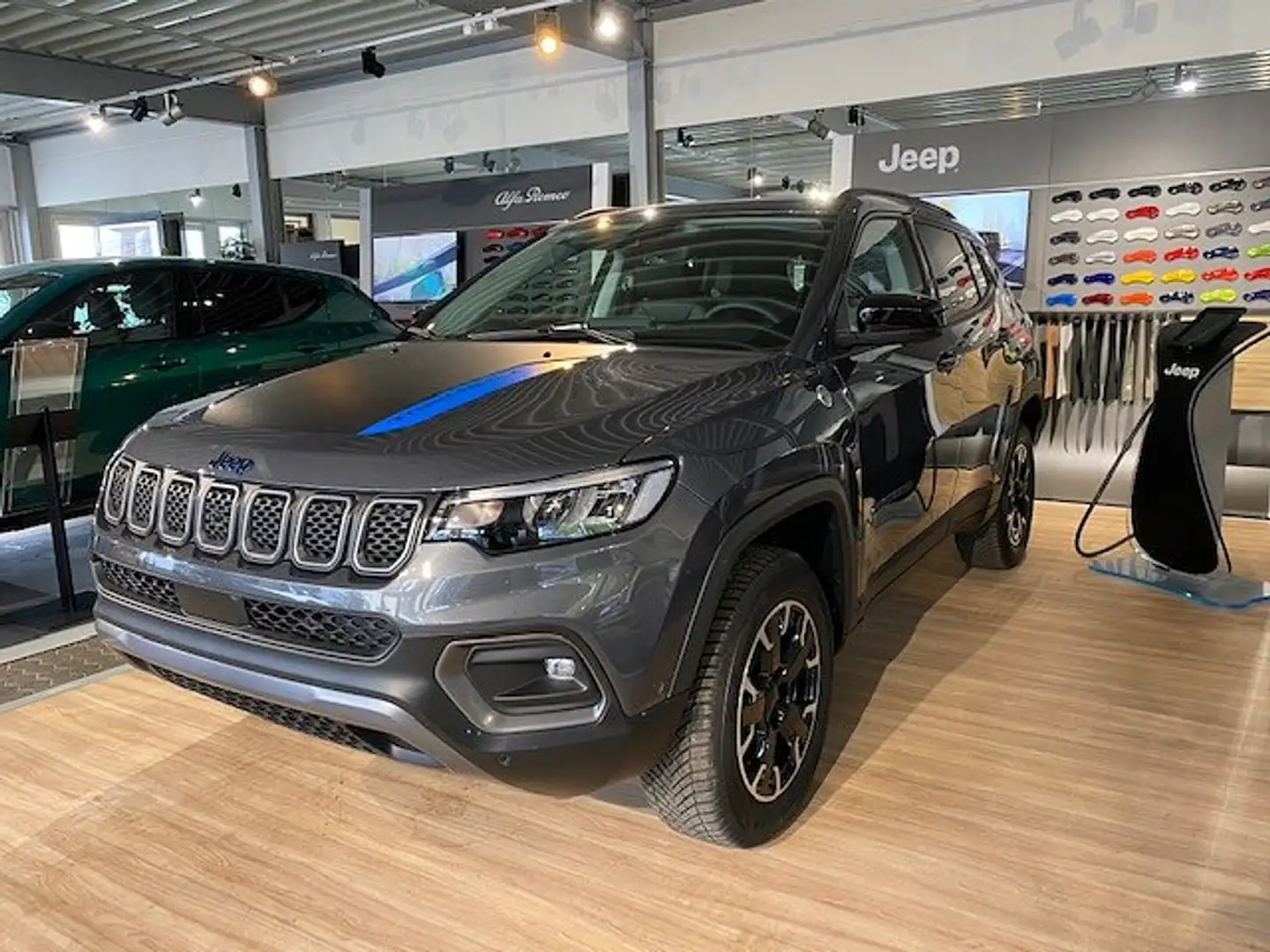 Jeep Compass Trailhawk Plug-In Hybrid 4WD Gri - 1