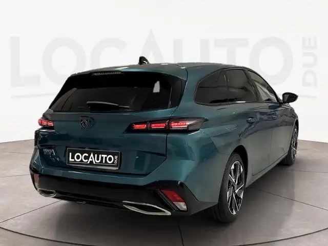 Peugeot 308 SW view 4