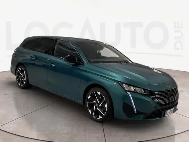 Peugeot 308 SW view 3