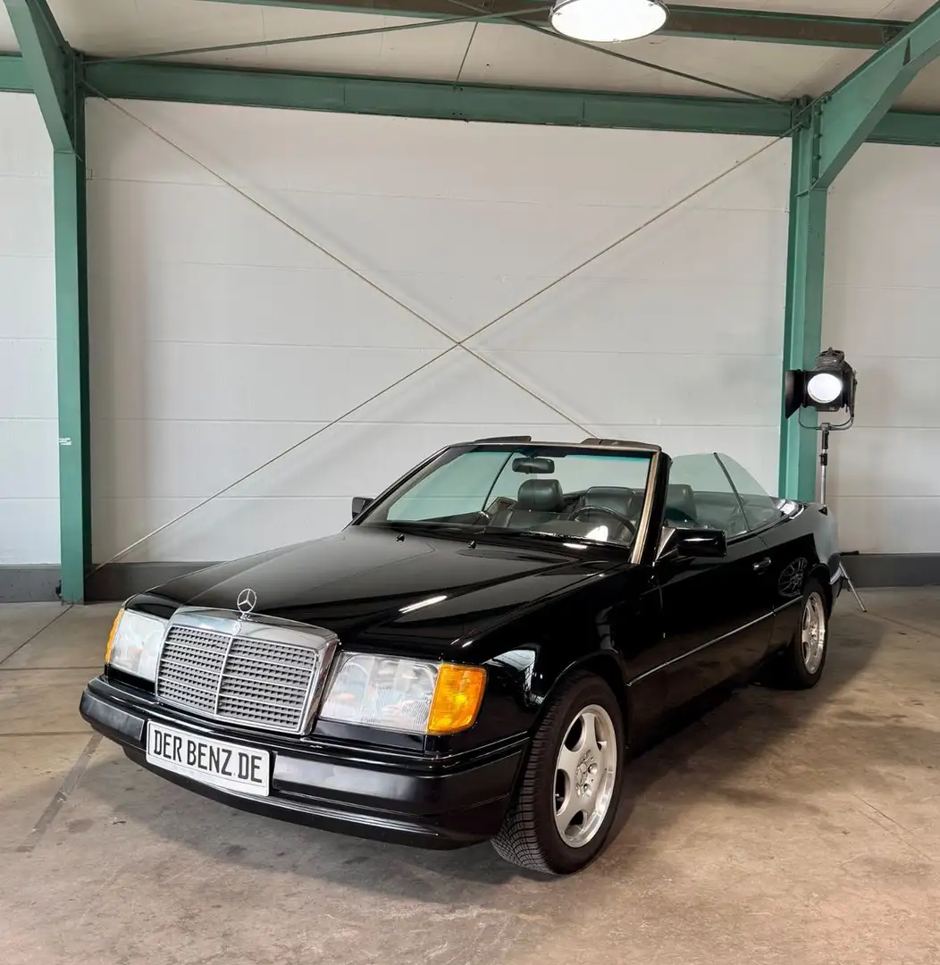 Mercedes-Benz E 320 Cabriolet Autom,Leder,Klimaautom,Sitzhzg Schwarz - 2