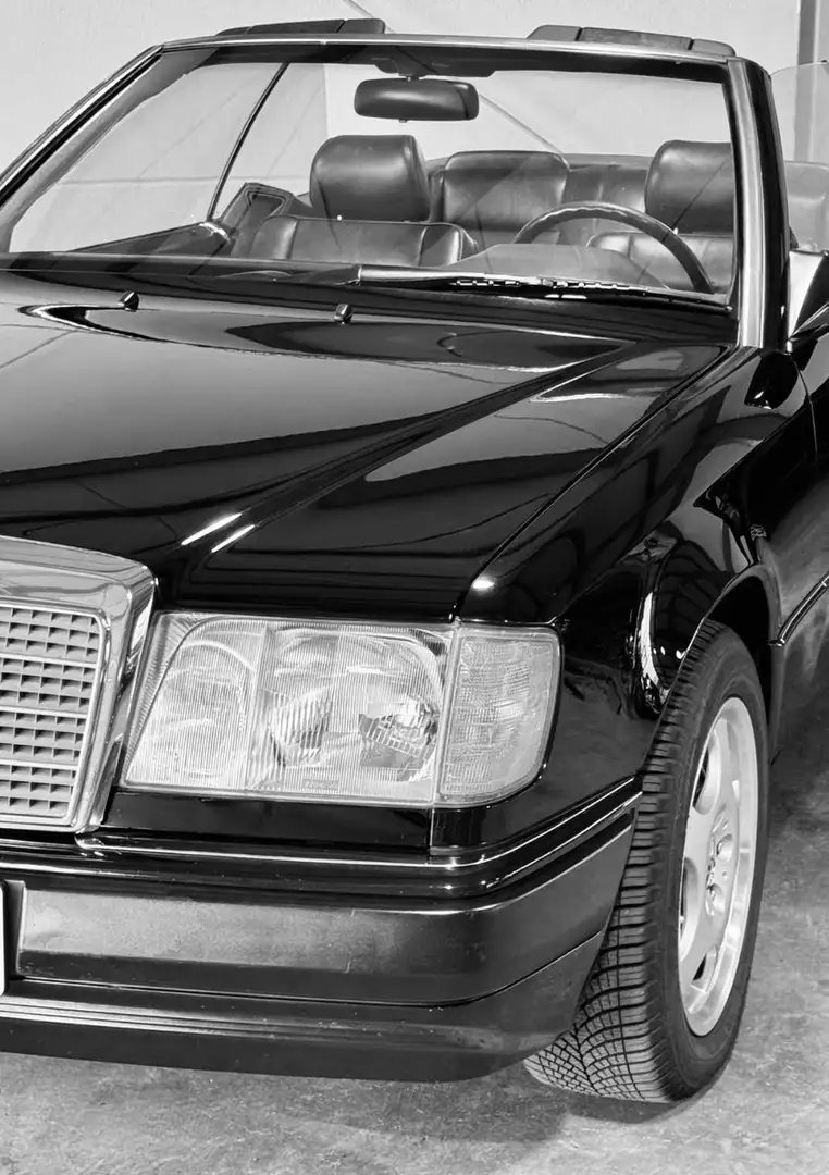 Mercedes-Benz E 320 Cabriolet Autom,Leder,Klimaautom,Sitzhzg Schwarz - 1