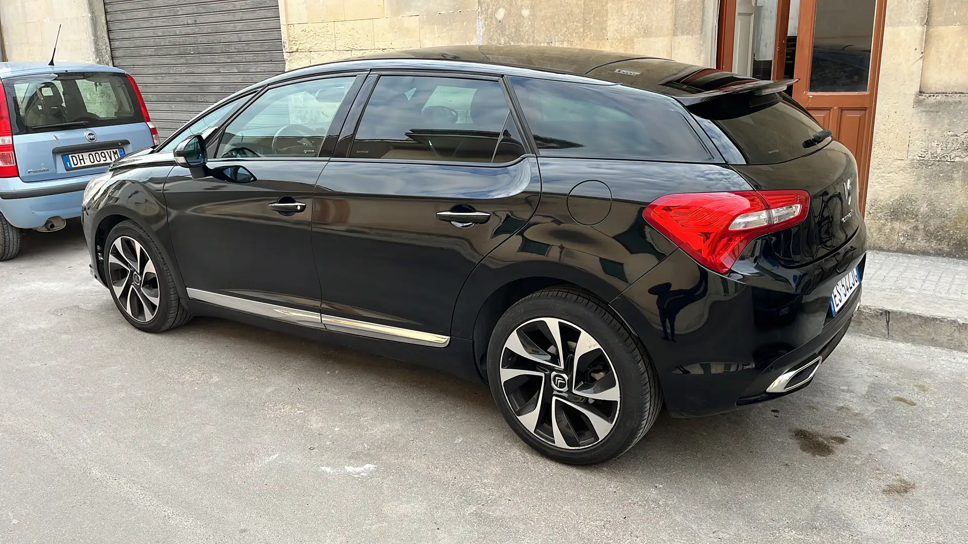 DS Automobiles DS 5 chic Siyah - 2