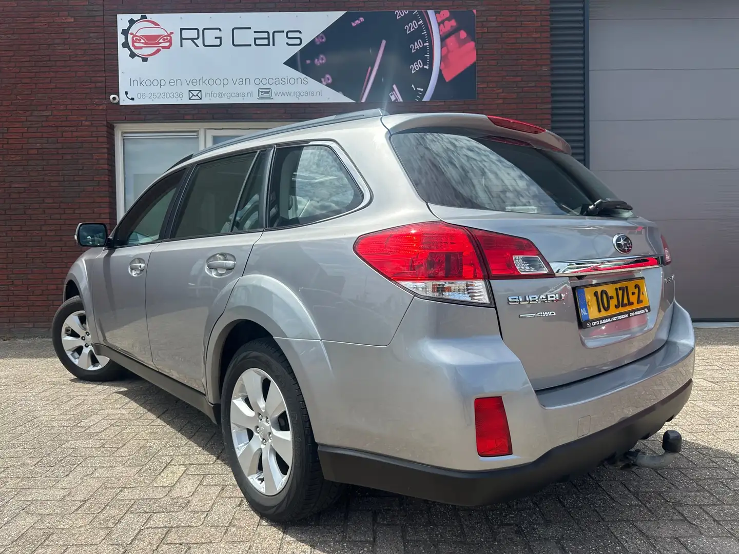 Subaru OUTBACK 2.5i Exclusive / Schuifdak / AUT / Trekhaak Grijs - 2