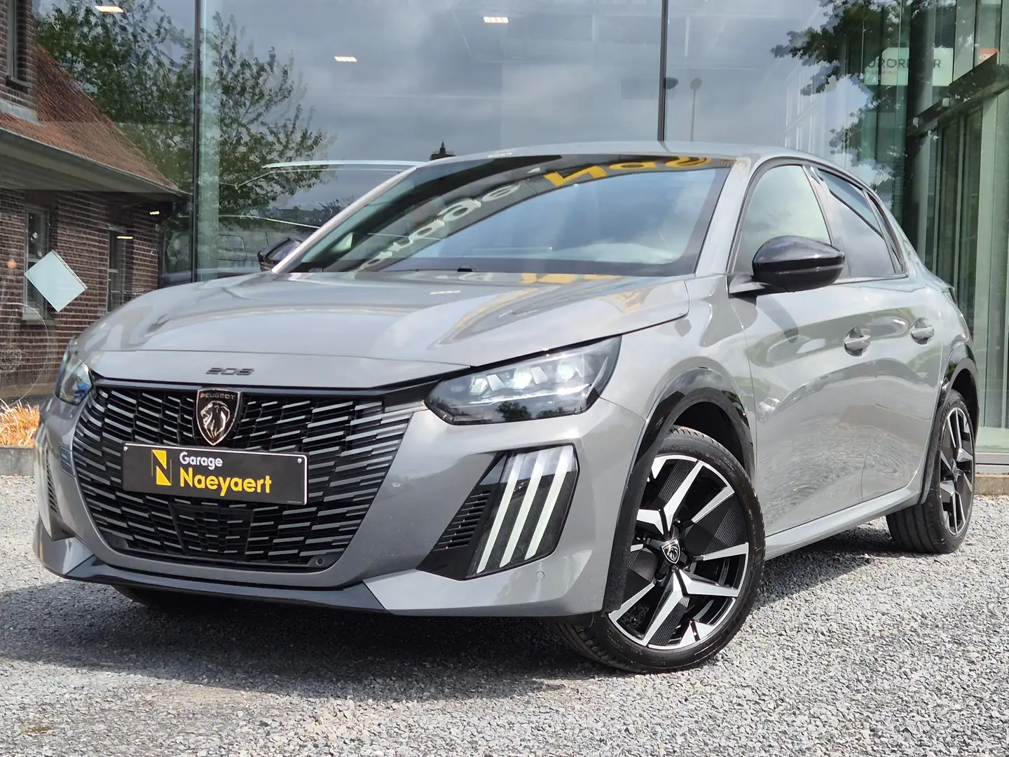 Peugeot 208 1.2i GT Line * CAMERA, GPS, CARPLAY, R WIEL * Gris - 2