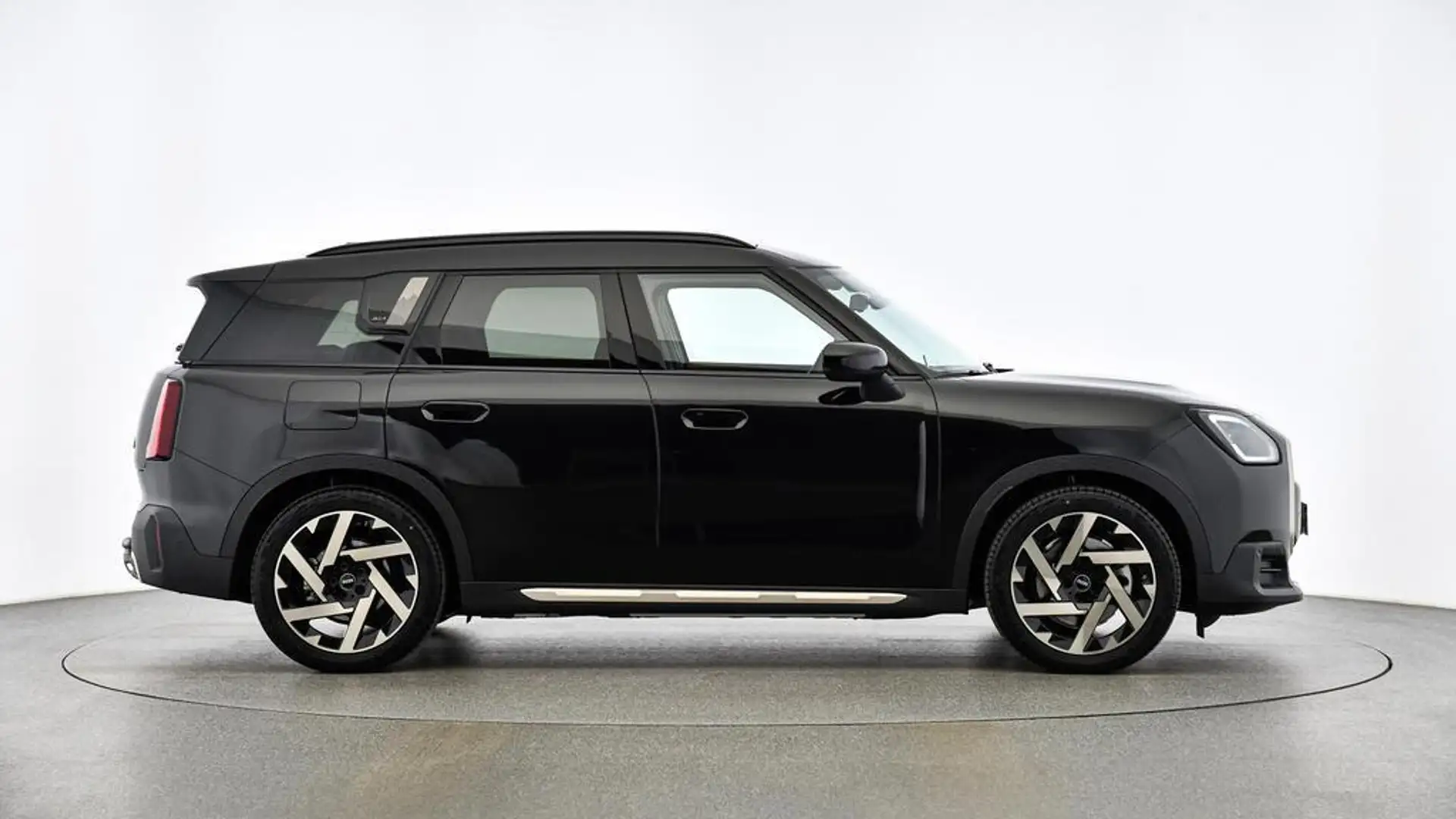 MINI Countryman SE All4 Favoured Trim Noir - 2