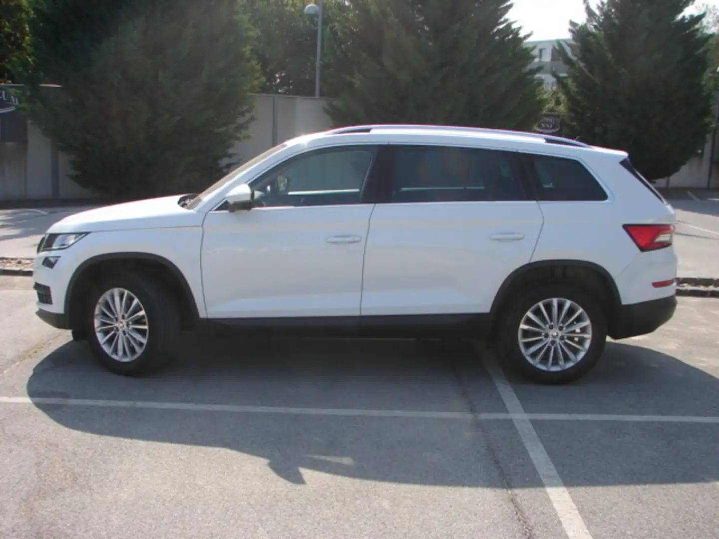 Skoda Kodiaq 2,0 TDI SCR 4x4 Style DSG Weiß - 2