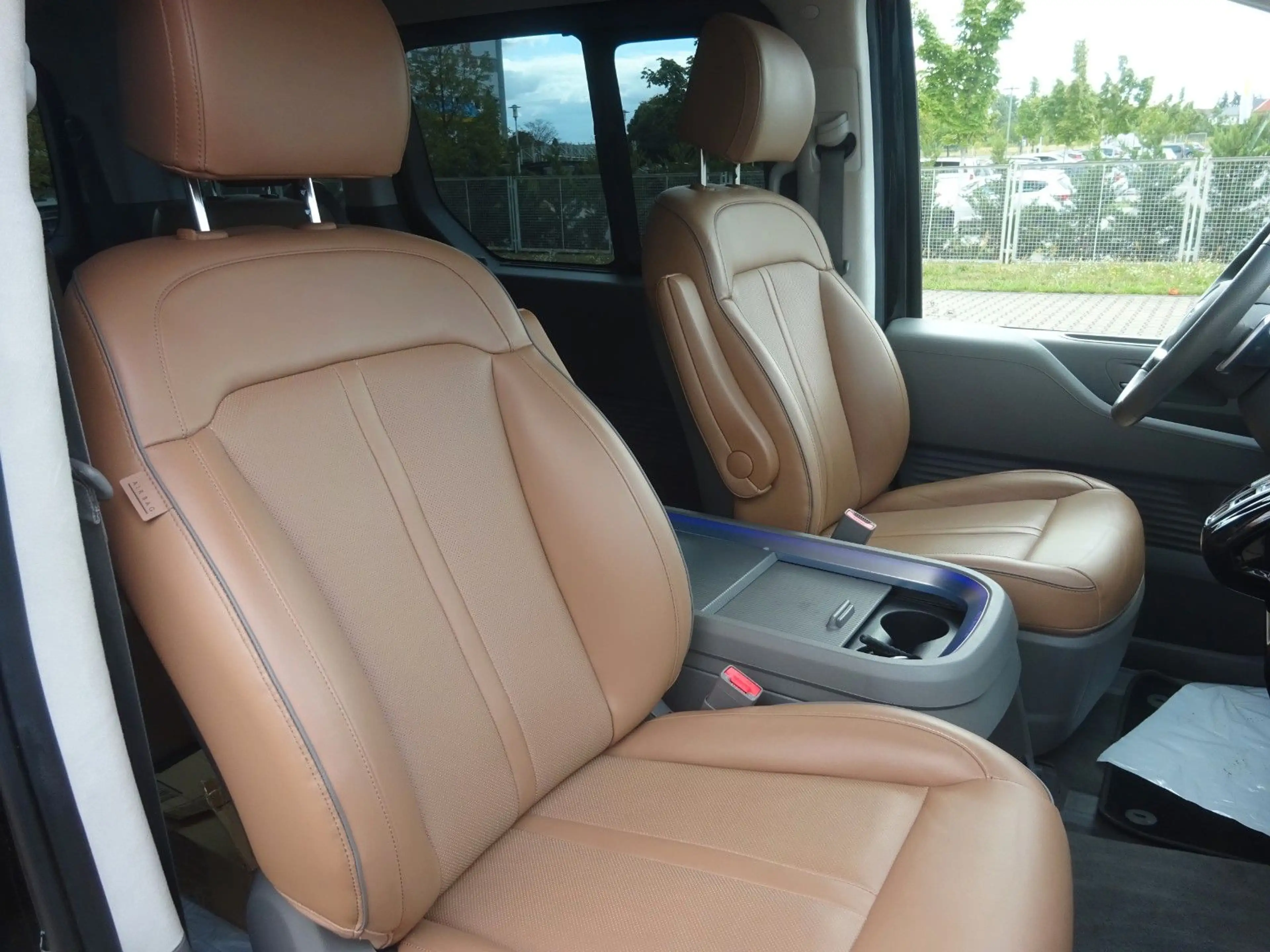 Hyundai STARIA 177PS Autm. Signature 4WD Navi Leder ACC — photo 8