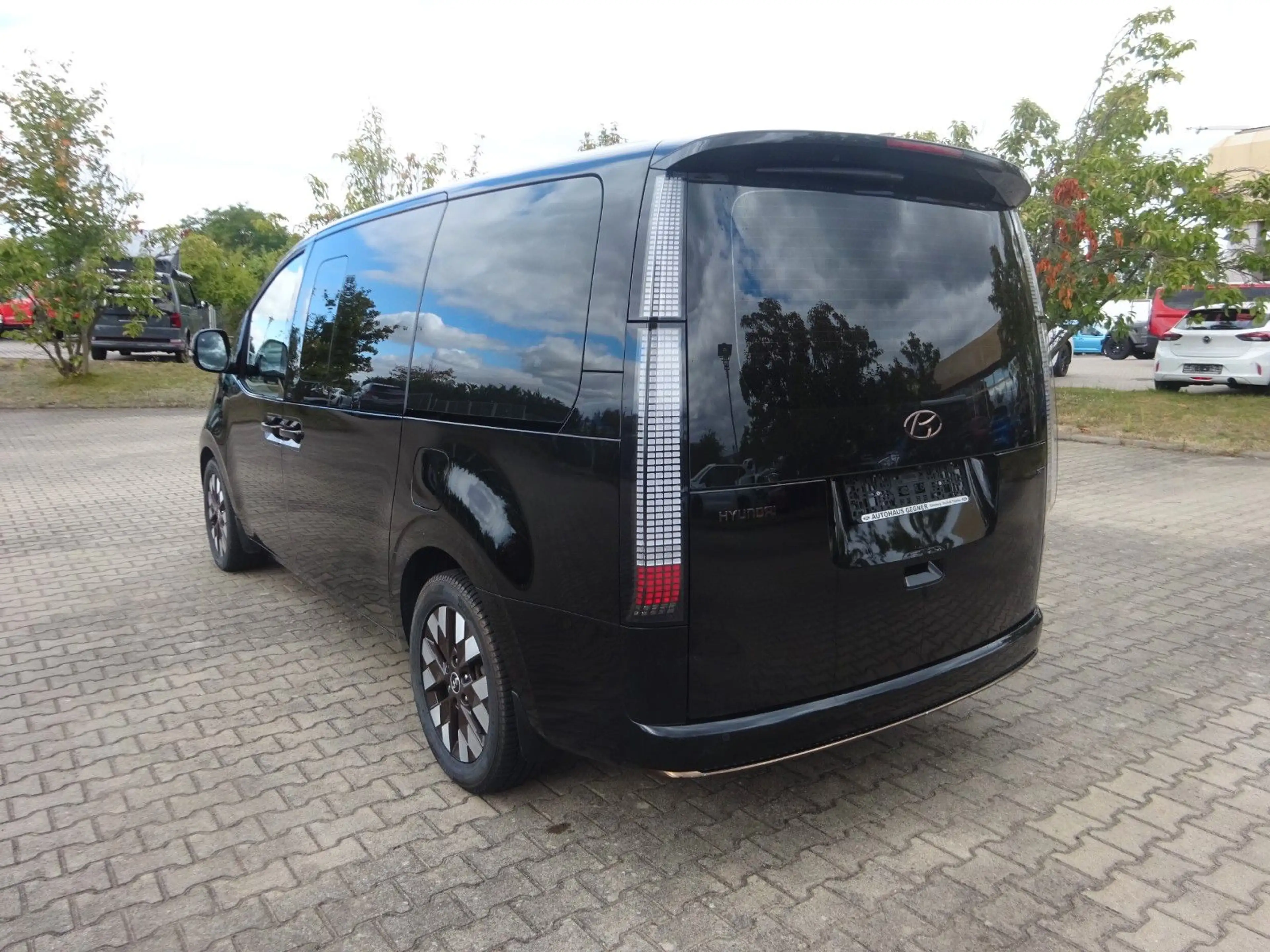 Hyundai STARIA 177PS Autm. Signature 4WD Navi Leder ACC — photo 4