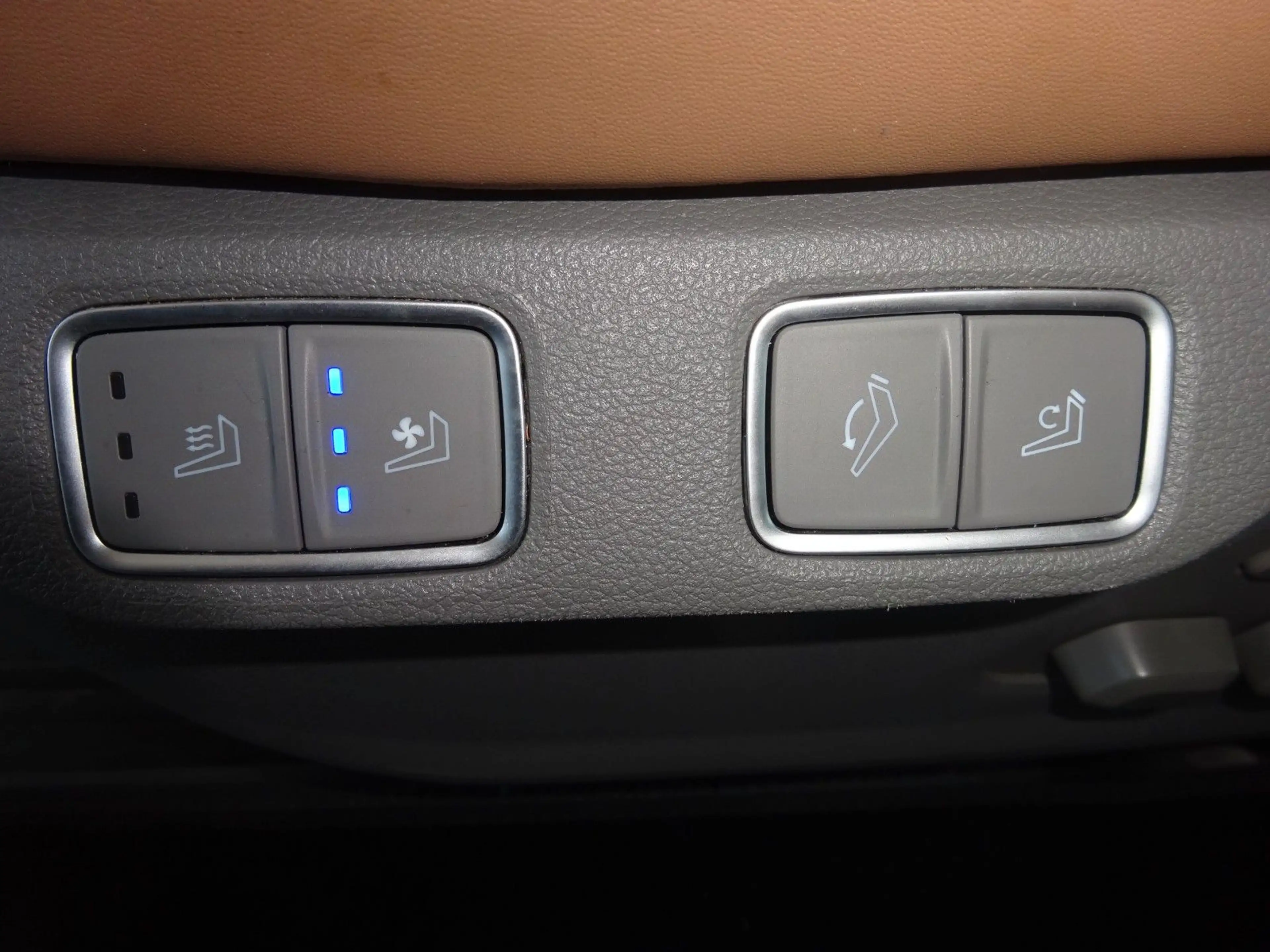 Hyundai STARIA 177PS Autm. Signature 4WD Navi Leder ACC — photo 15