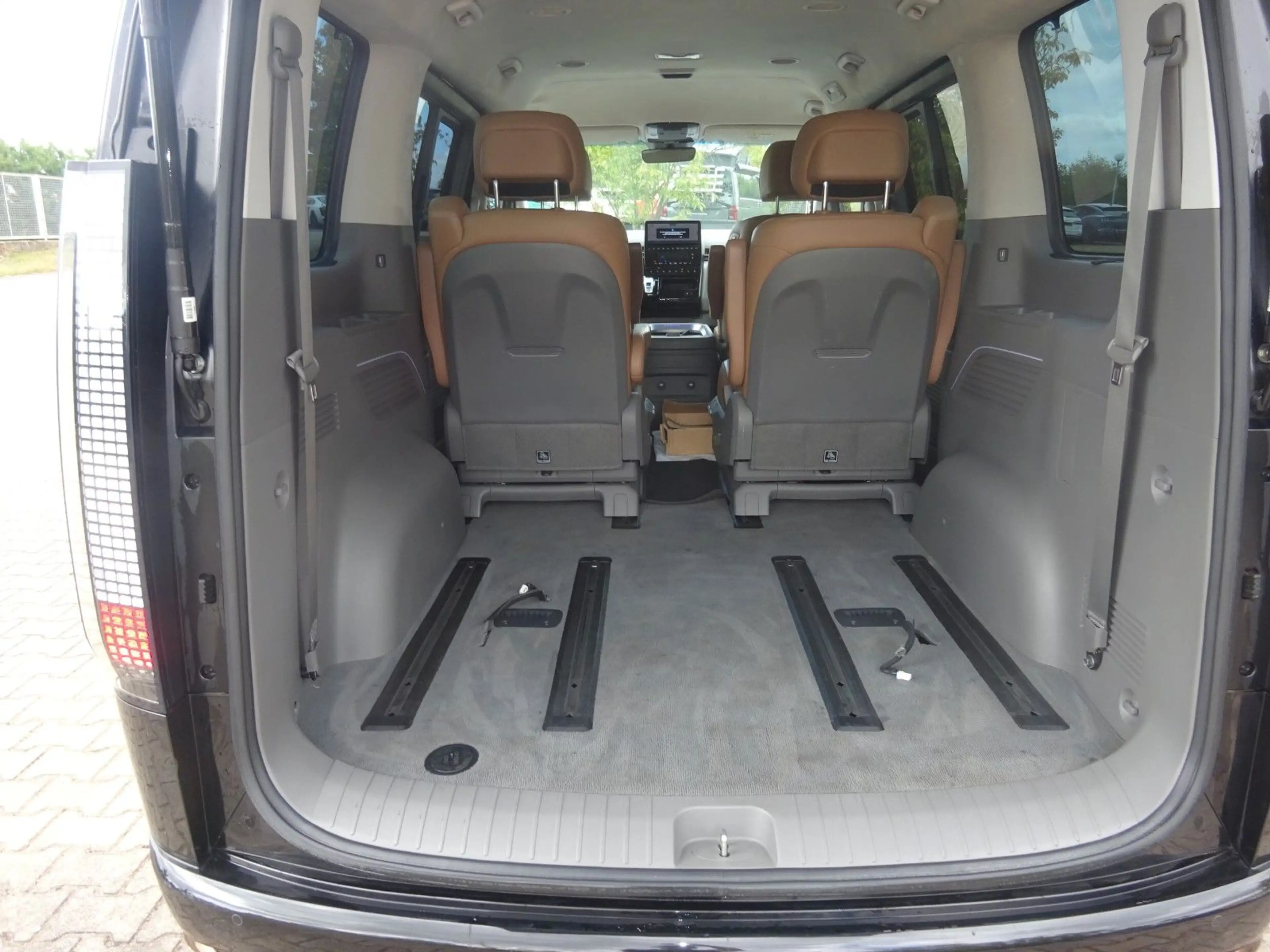 Hyundai STARIA 177PS Autm. Signature 4WD Navi Leder ACC — photo 13
