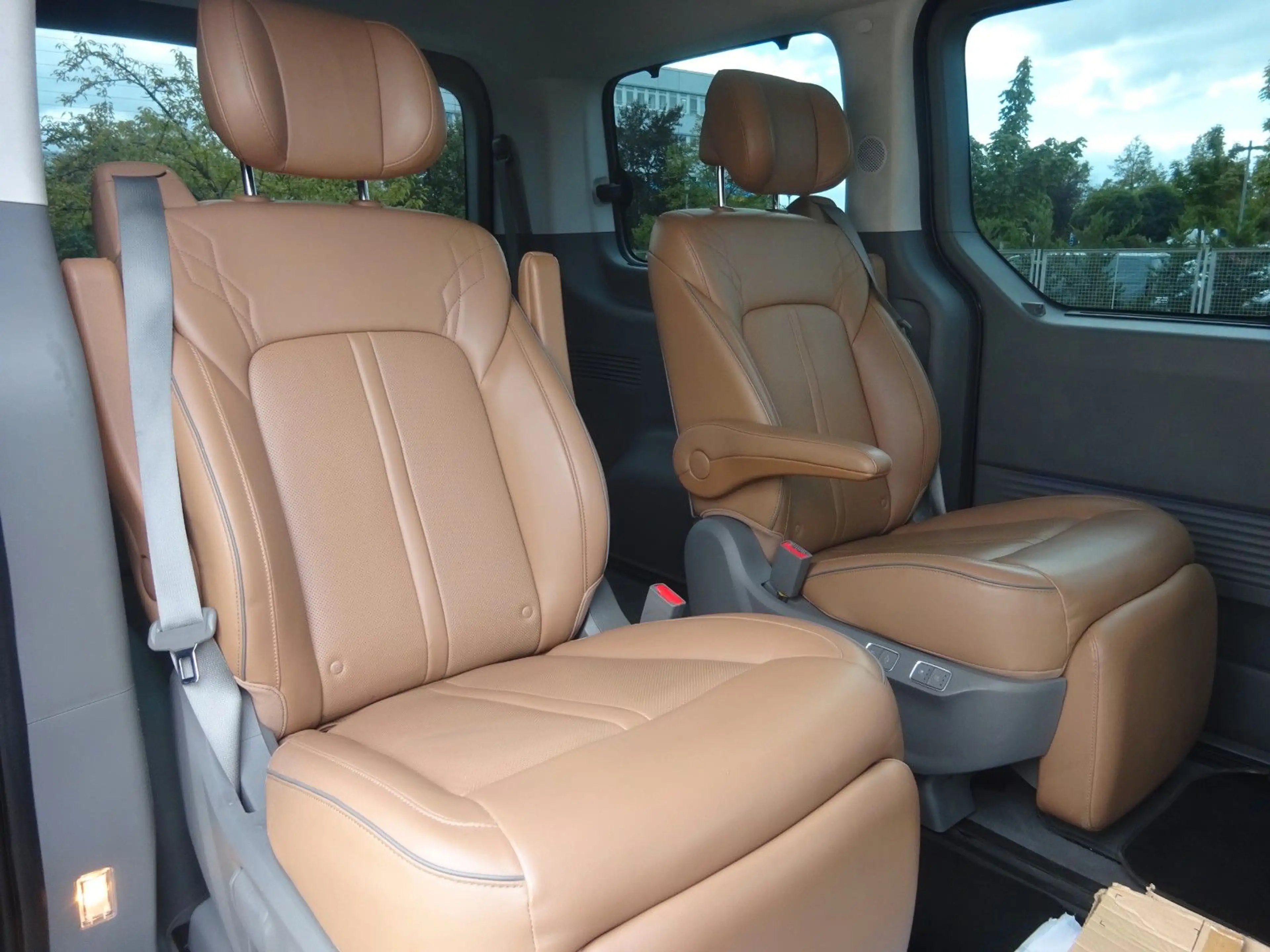 Hyundai STARIA 177PS Autm. Signature 4WD Navi Leder ACC — photo 11