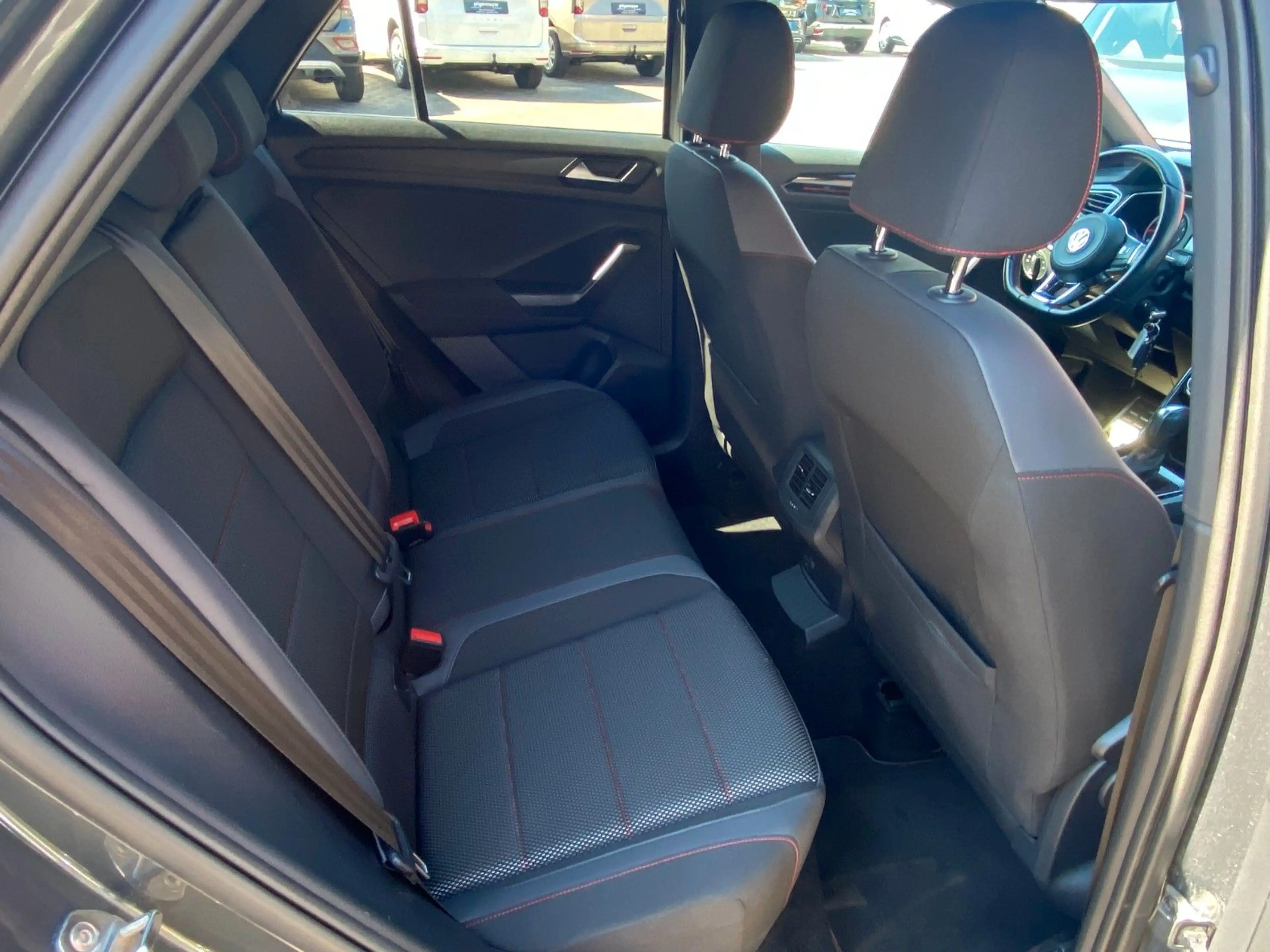 Volkswagen T-Roc Sport DSG+AHK+NAVI+KAME+SHZ+ PDC+LED+el.HK — photo 23