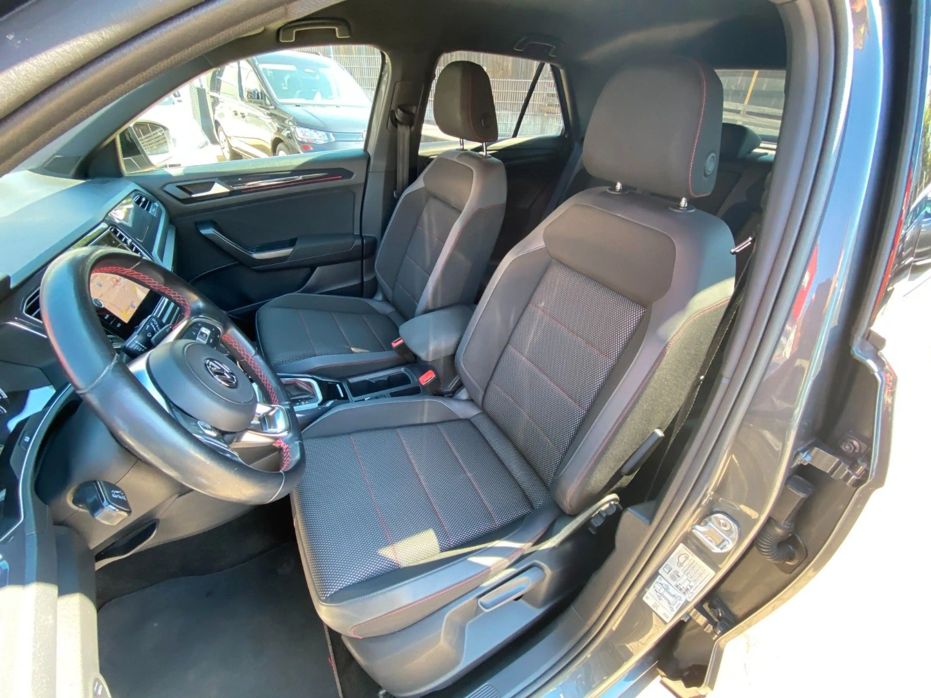 Volkswagen T-Roc Sport DSG+AHK+NAVI+KAME+SHZ+ PDC+LED+el.HK — photo 22