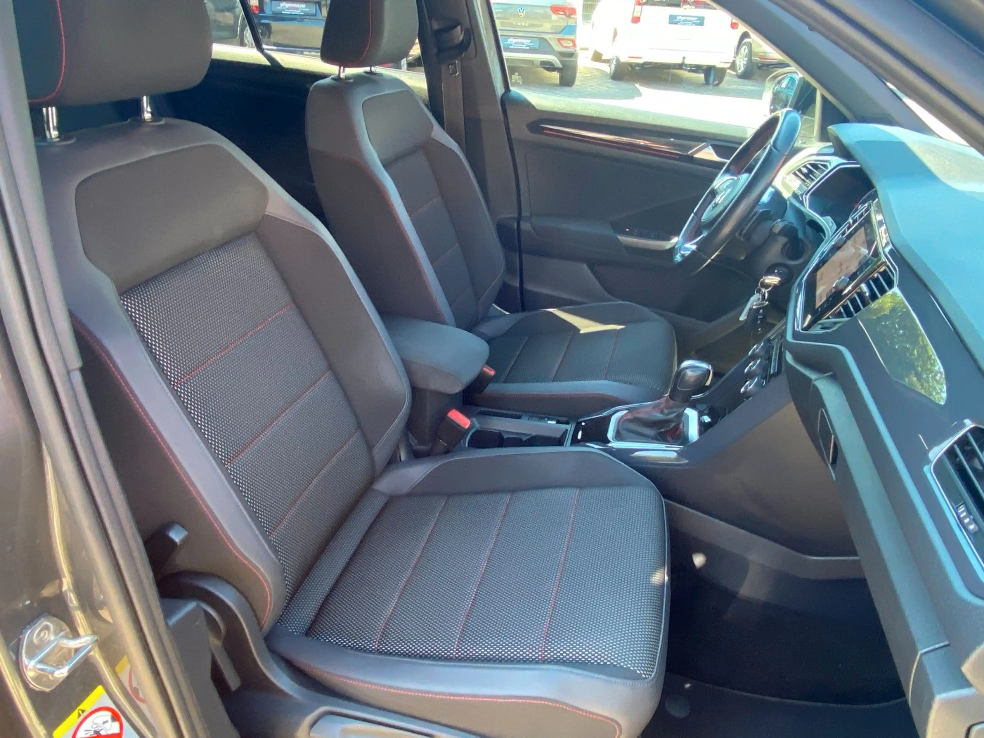 Volkswagen T-Roc Sport DSG+AHK+NAVI+KAME+SHZ+ PDC+LED+el.HK — photo 24