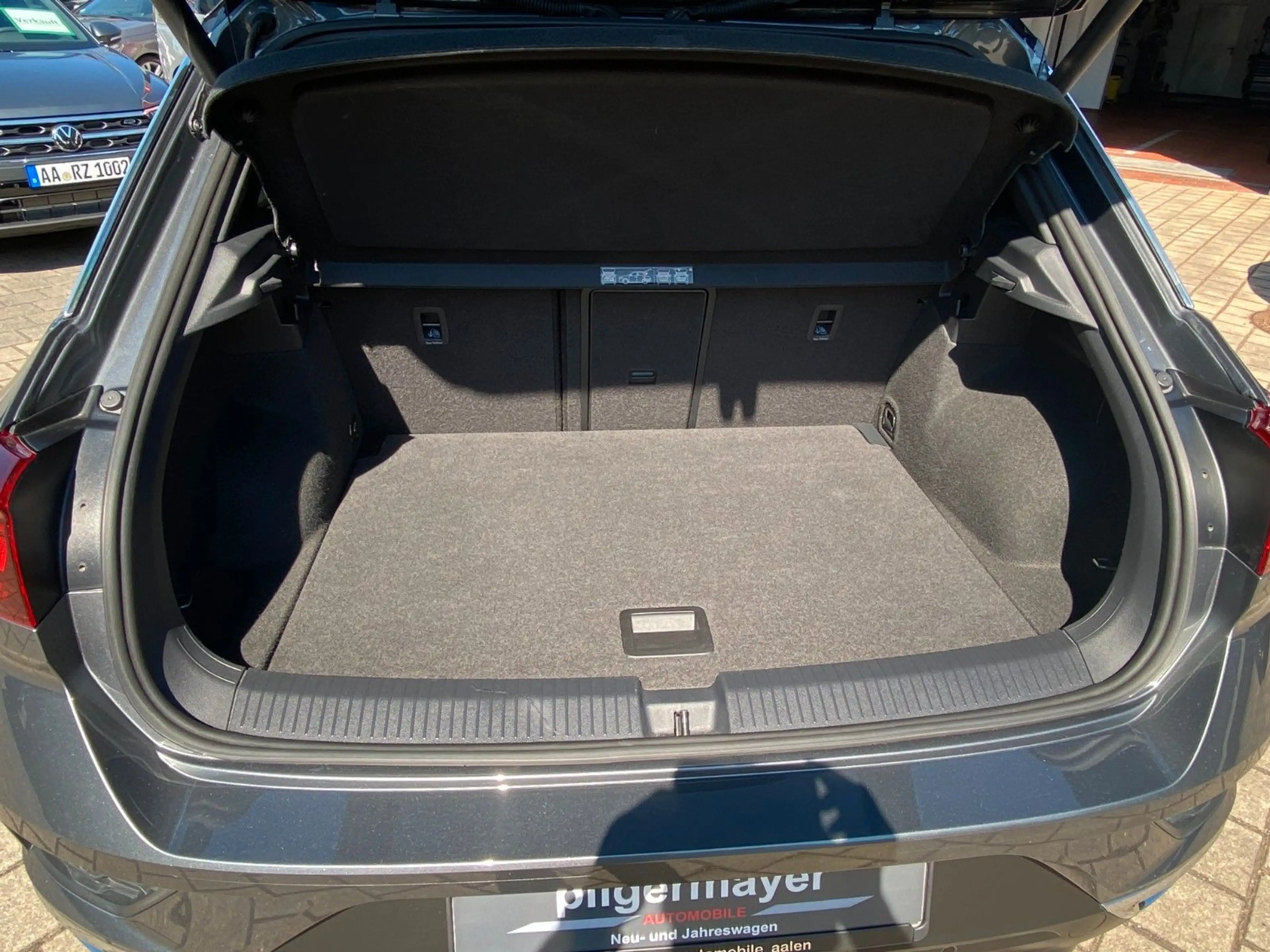 Volkswagen T-Roc Sport DSG+AHK+NAVI+KAME+SHZ+ PDC+LED+el.HK — photo 11
