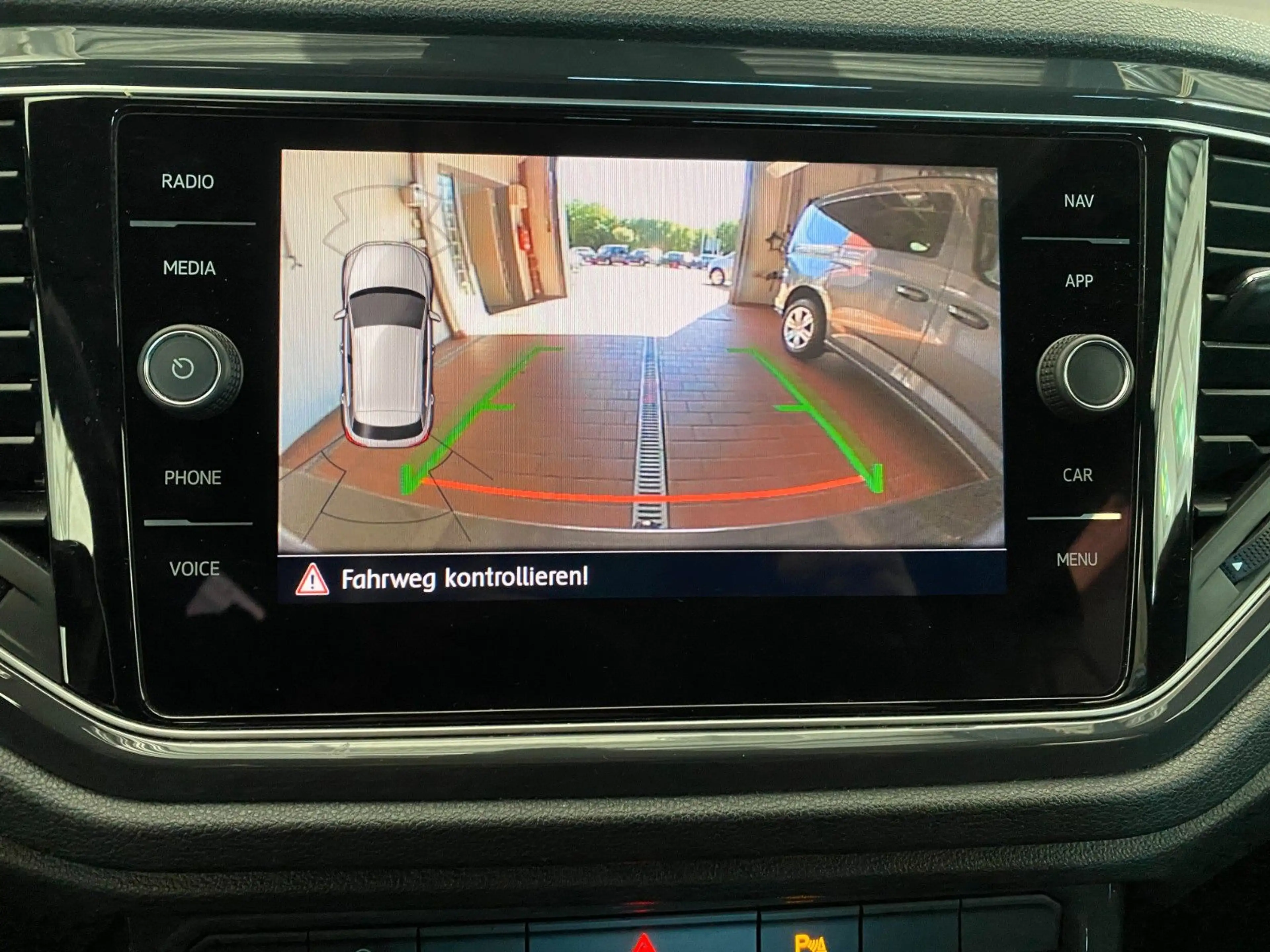 Volkswagen T-Roc Sport DSG+AHK+NAVI+KAME+SHZ+ PDC+LED+el.HK — photo 15